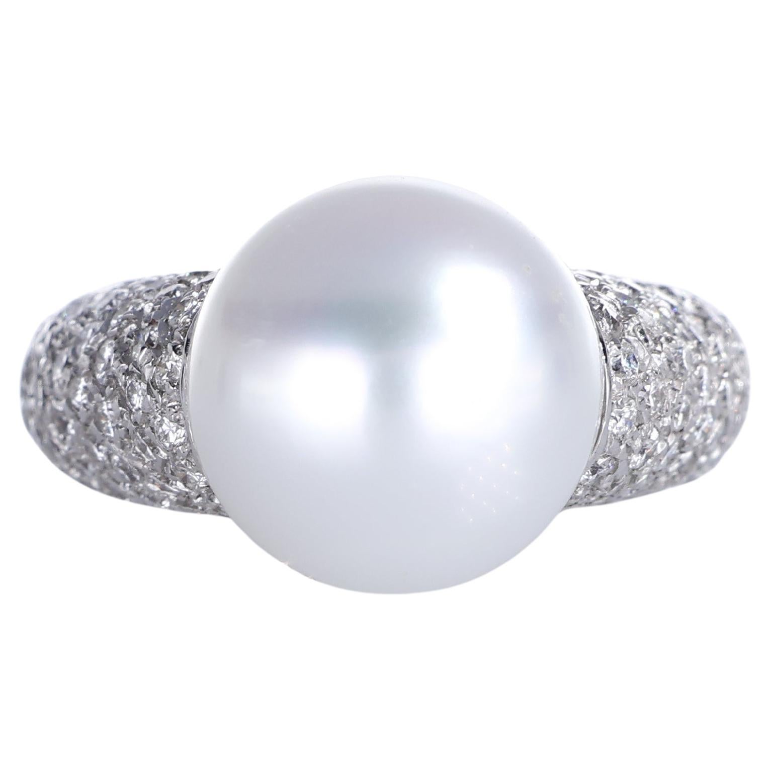 18K White Gold Ring with Pavé Diamonds and 15mm Central Pearl