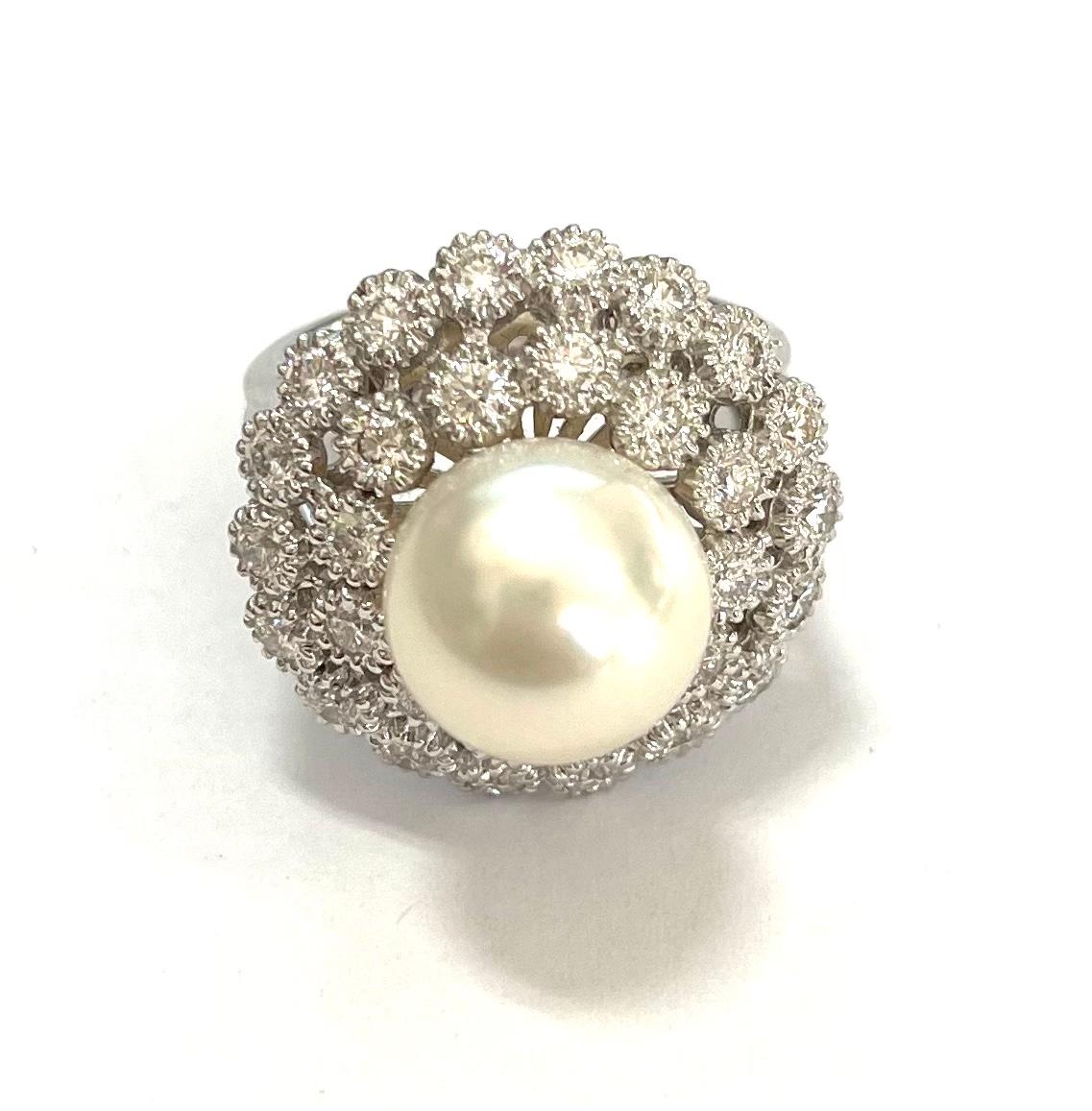 18k white gold ring with pearl and diamonds
Stamp 750 10 MI
pearl diameter 11 mm
diamonds ct 1.50
gold weight 13.90 g
US SIZE 7
the full set is available