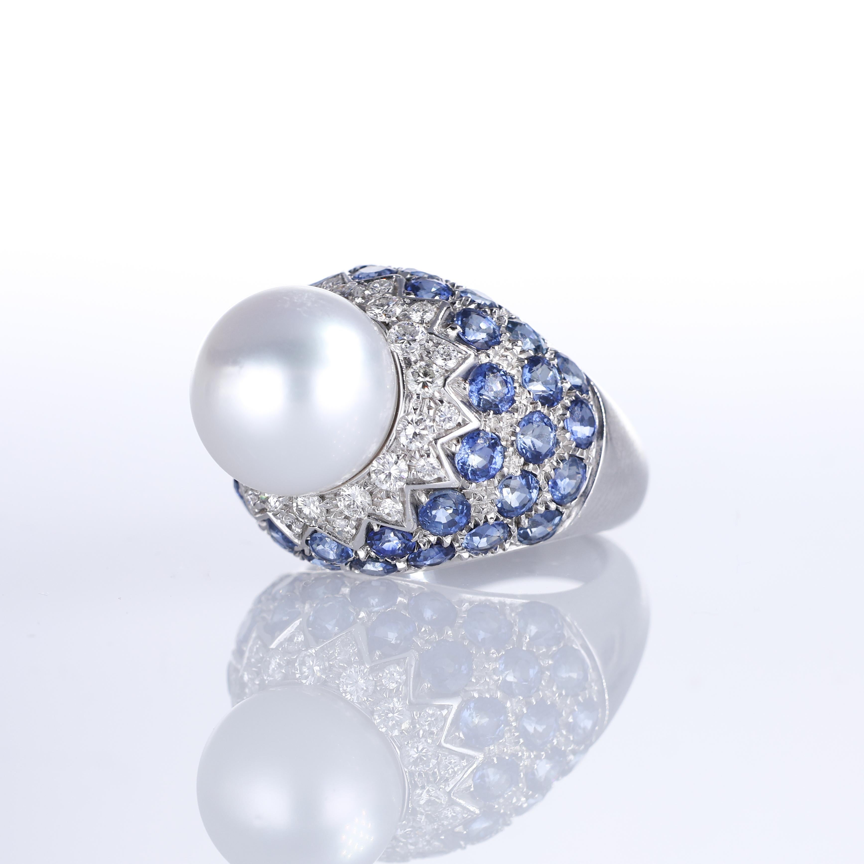 18K White Gold Ring with Pearl, Diamonds, and Sapphires In New Condition For Sale In Bergamo, BG