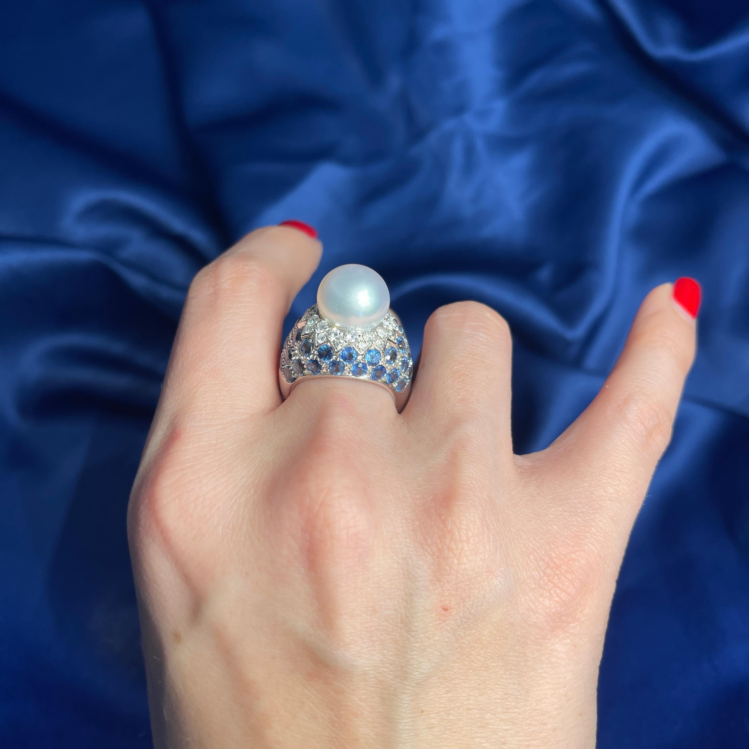 18K White Gold Ring with Pearl, Diamonds, and Sapphires For Sale 4