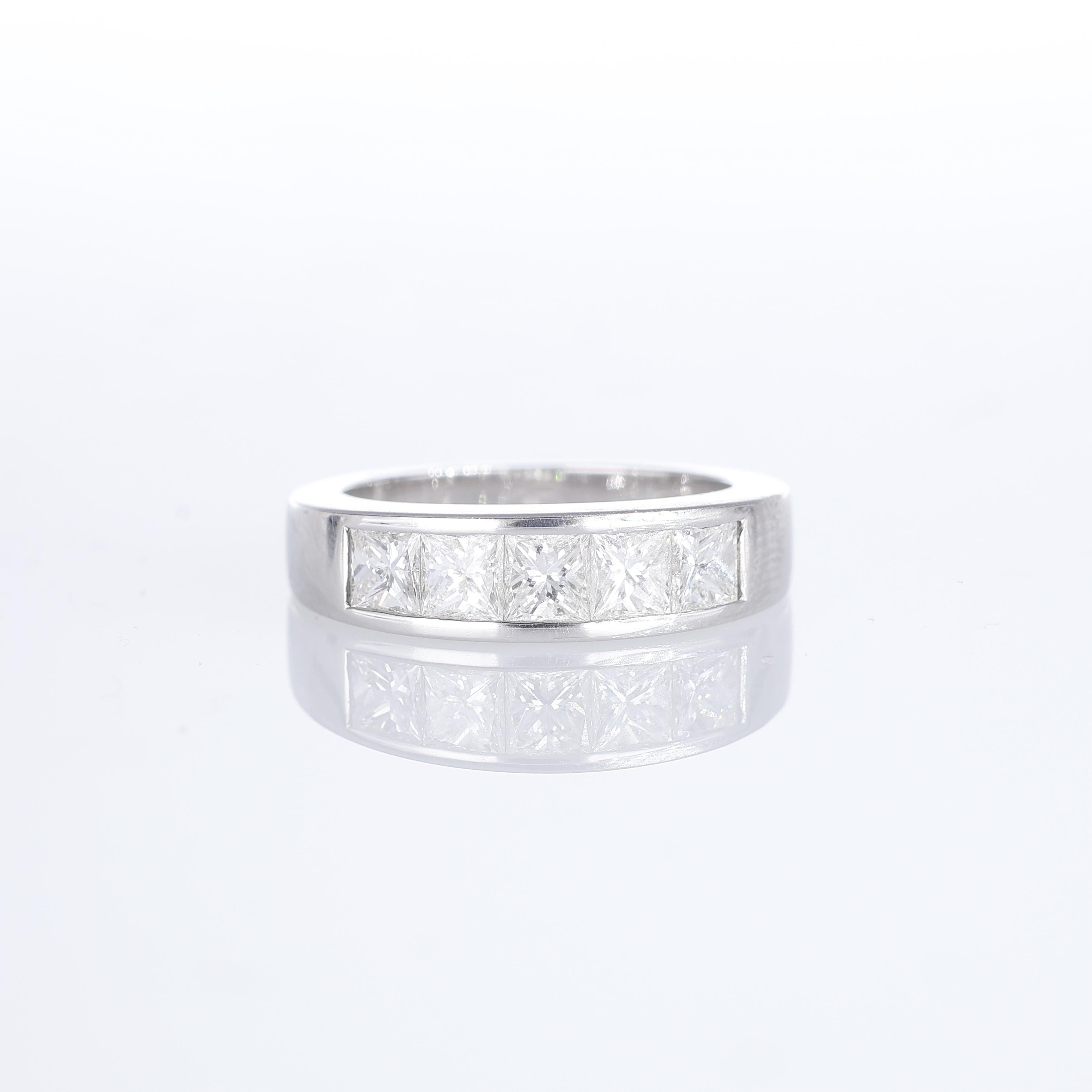 IMPORTANT NOTE:
✔ No additional costs will be added to this order.
✔ Shipping and customs duties are fully covered by us.
--------------------
A sophisticated 18K white gold ring featuring a row of stunning princess-cut diamonds totaling 1.59