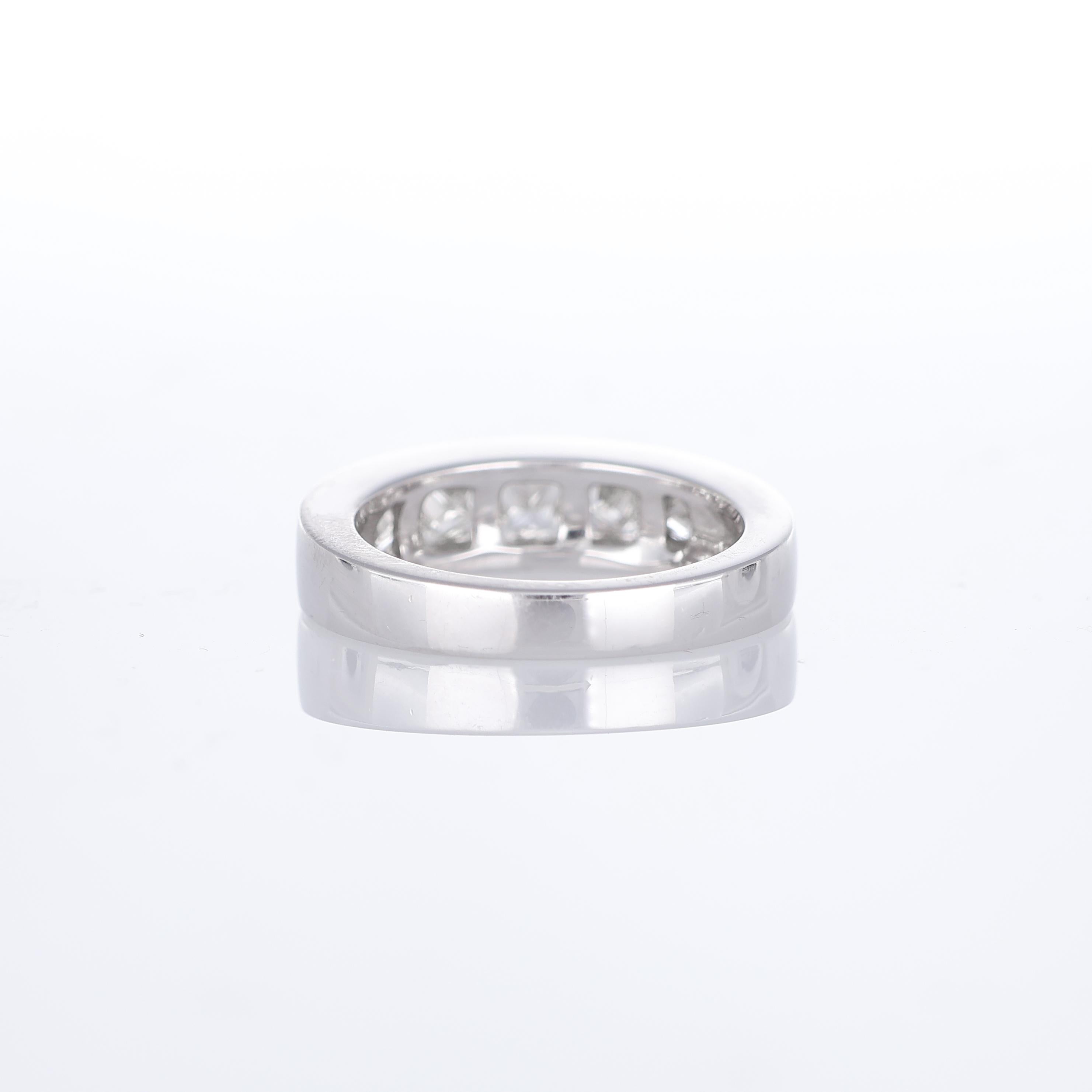 18K White Gold Ring with Princess-Cut Diamonds For Sale 1