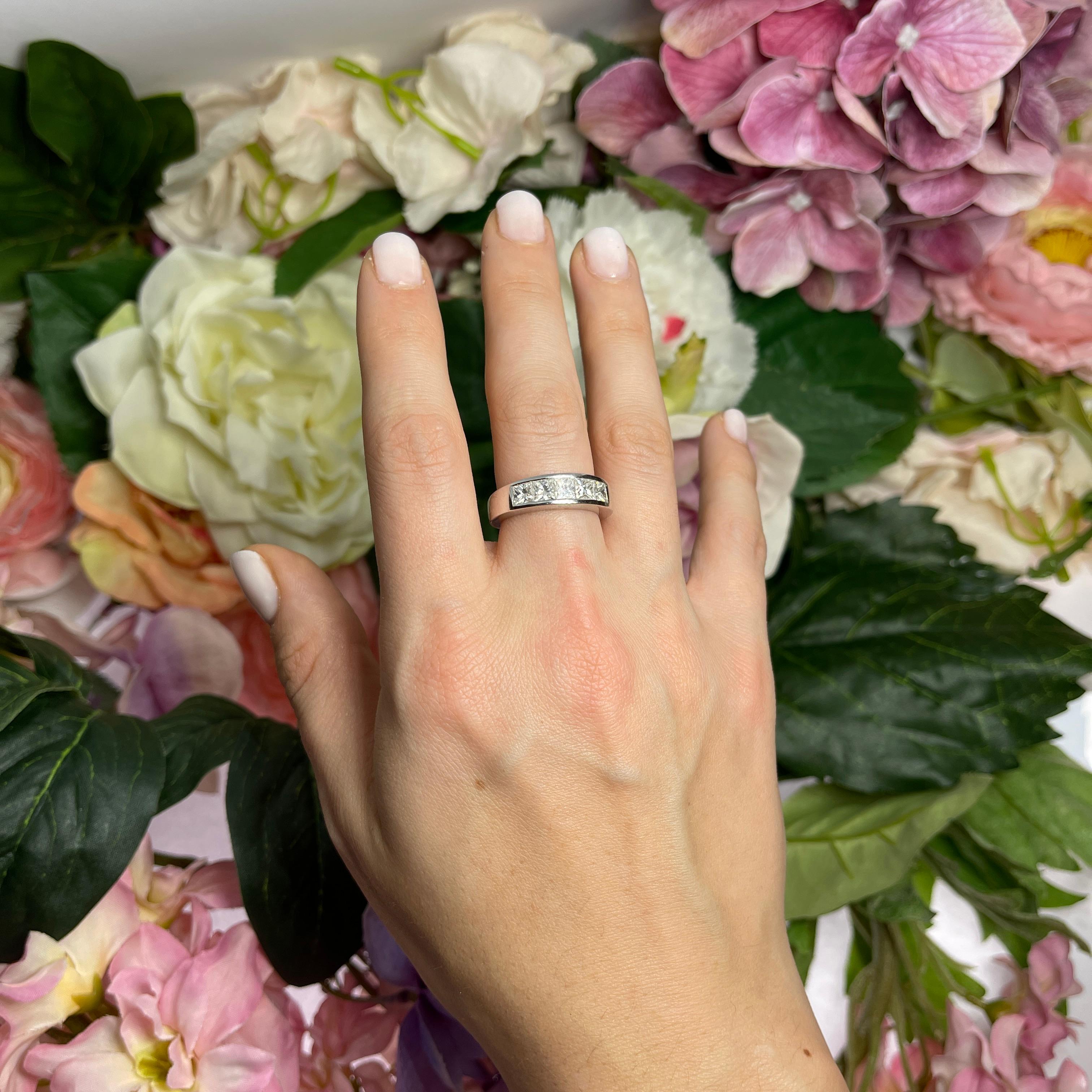 18K White Gold Ring with Princess-Cut Diamonds For Sale 2