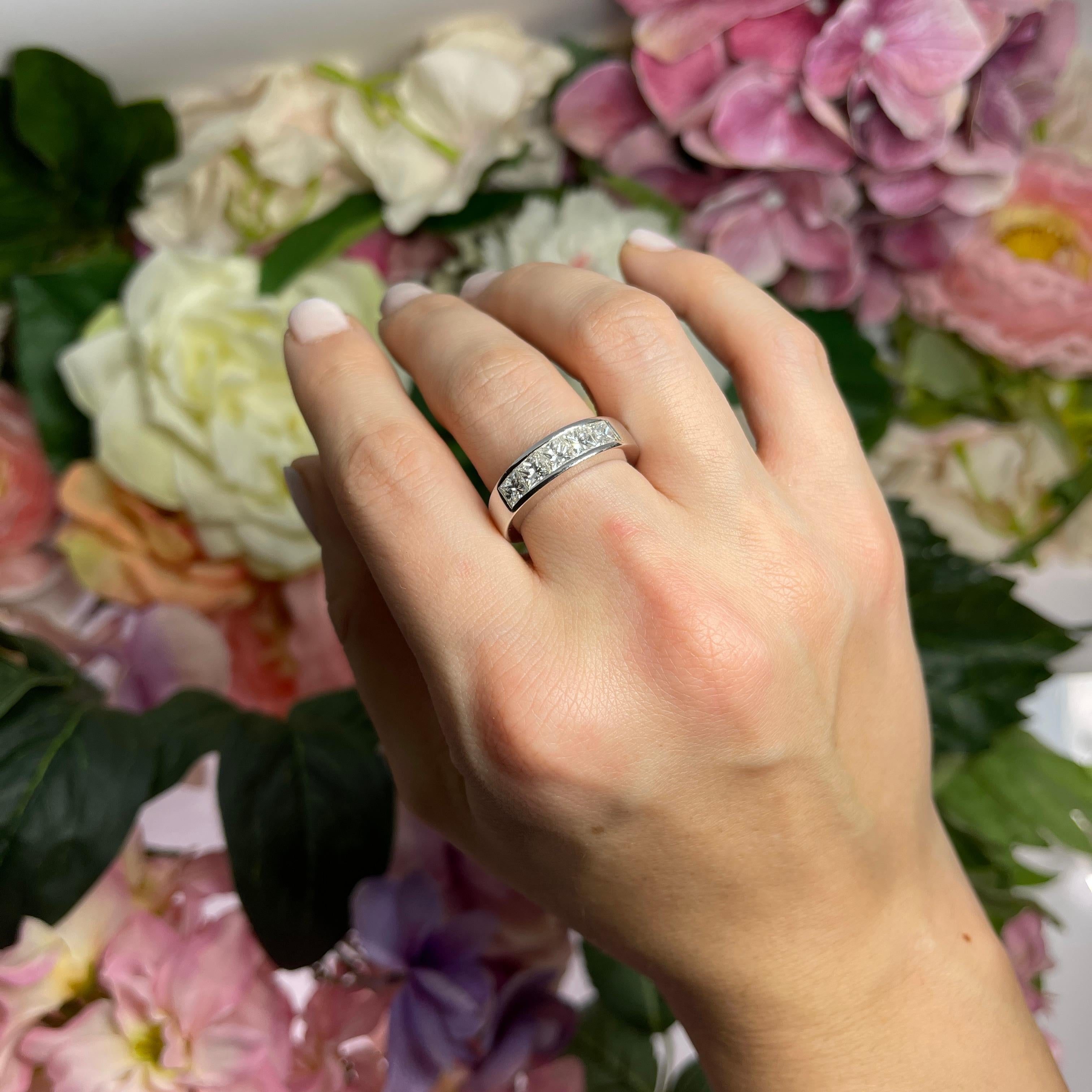 18K White Gold Ring with Princess-Cut Diamonds For Sale 3