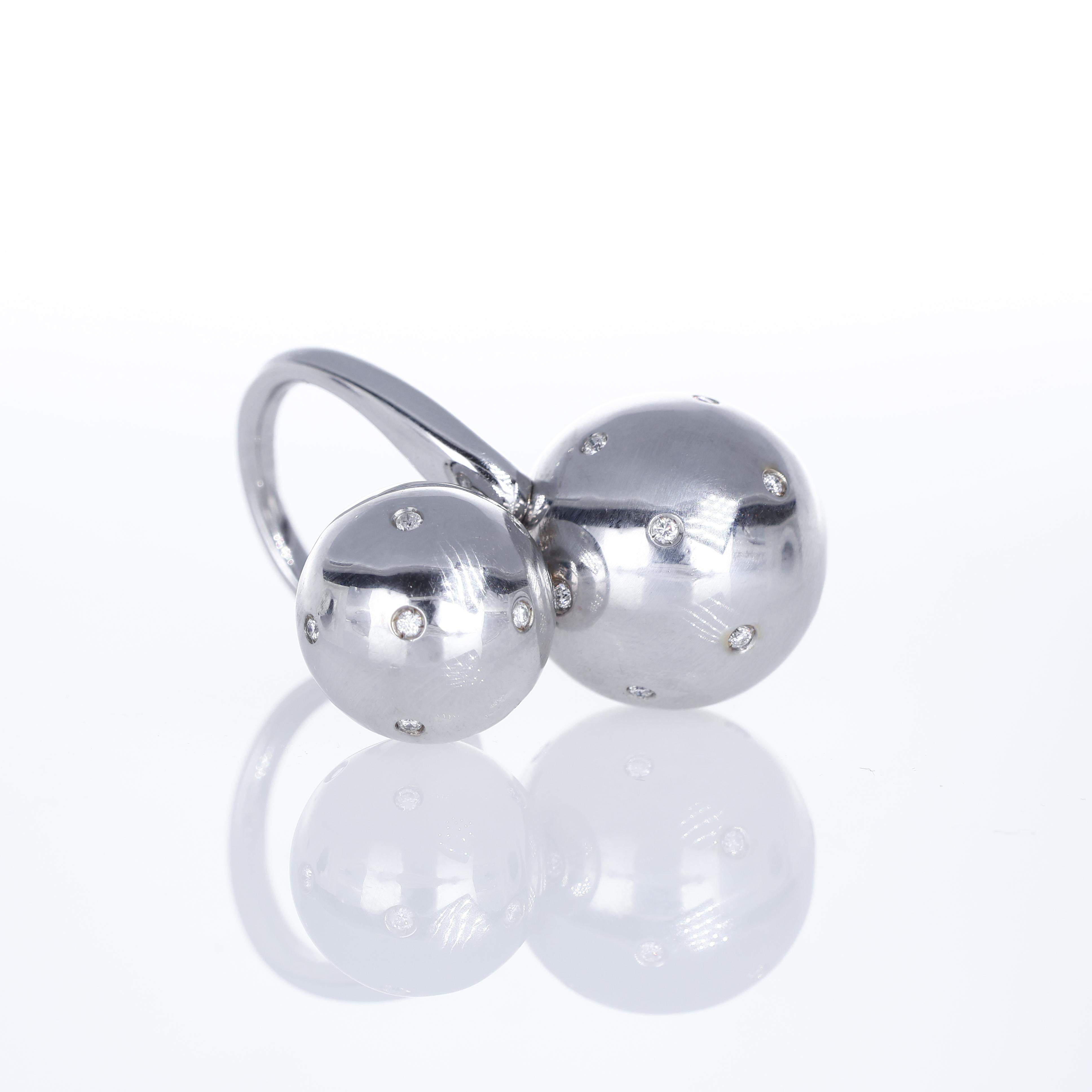18K White Gold Ring with Removable Diamond-Set Spheres In New Condition For Sale In Bergamo, BG