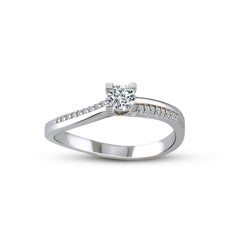 18K White Gold Ring with Round-Cut Diamonds