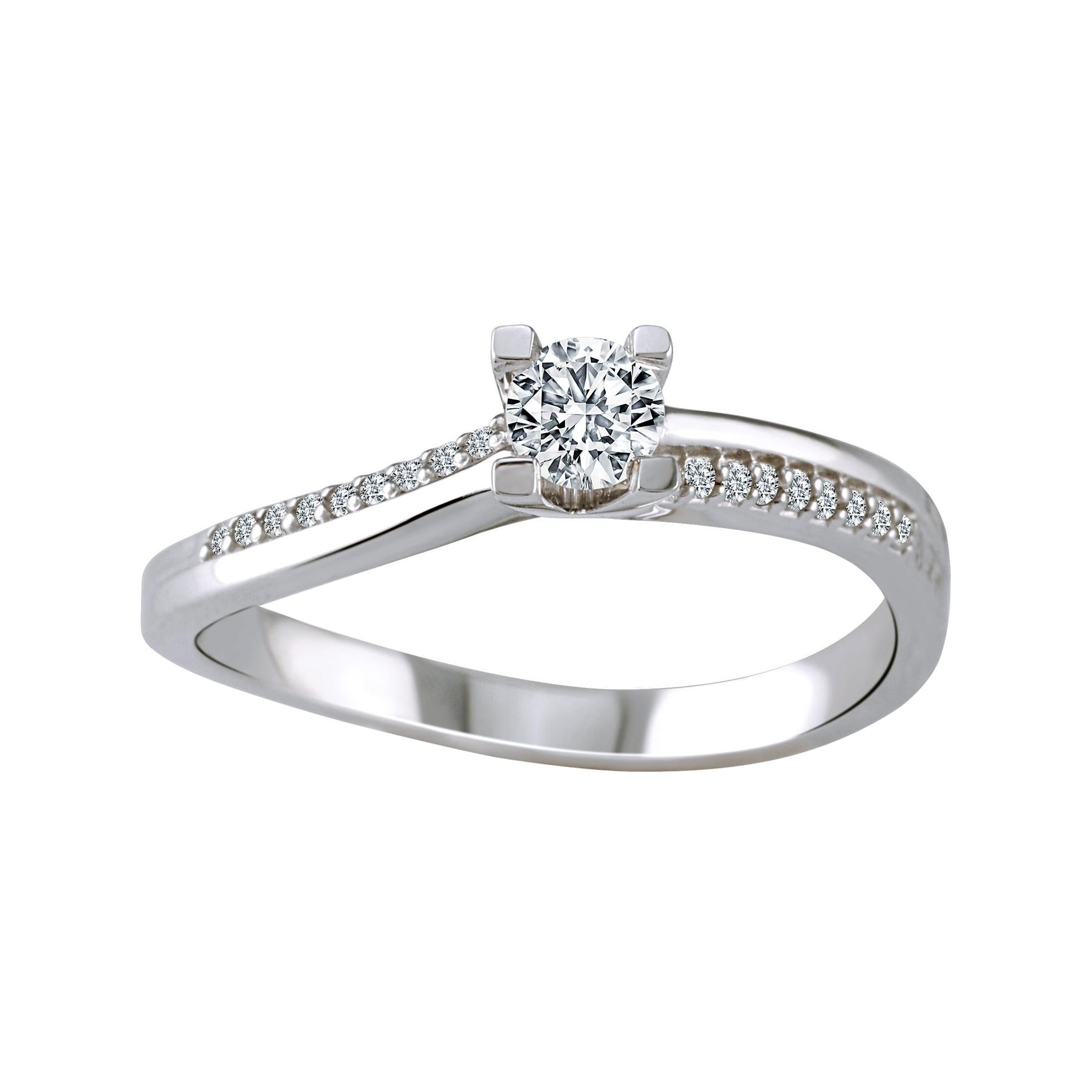 18K White Gold Ring with Round-Cut Diamonds For Sale