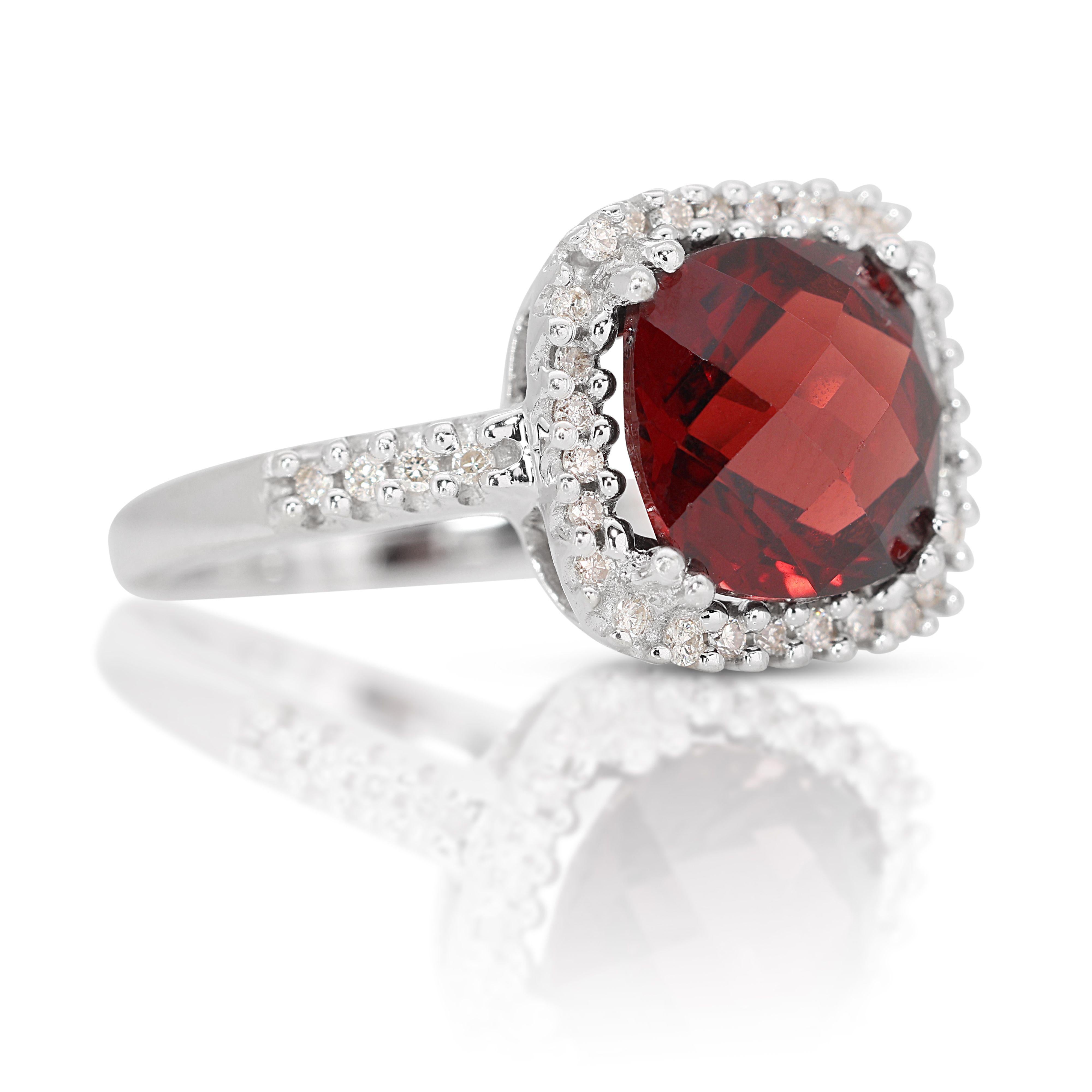 18K White Gold Ring with Ruby and 0.32ct Diamond In Excellent Condition For Sale In רמת גן, IL