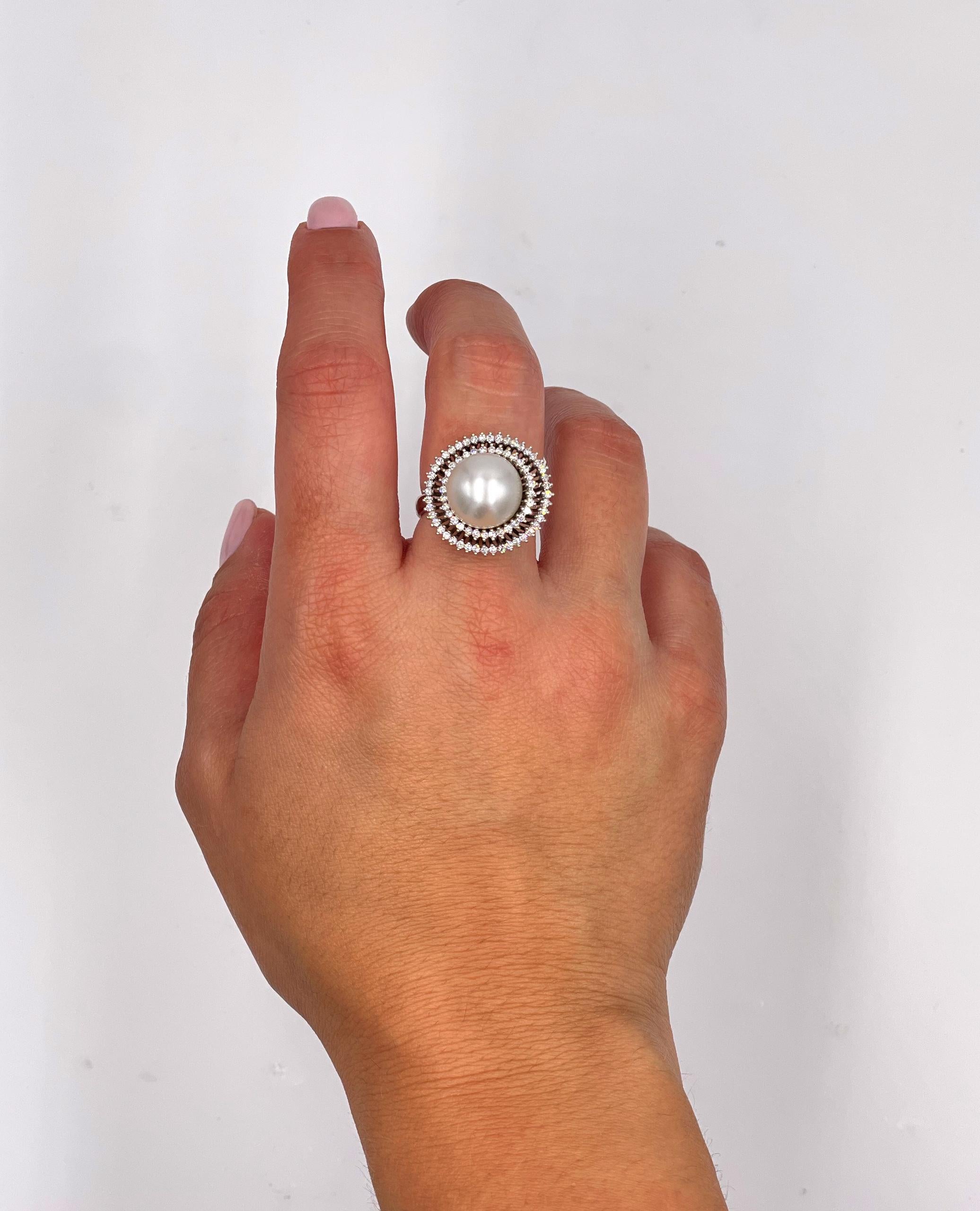 Taille ronde Bague en or blanc 18 carats avec perles des mers du Sud