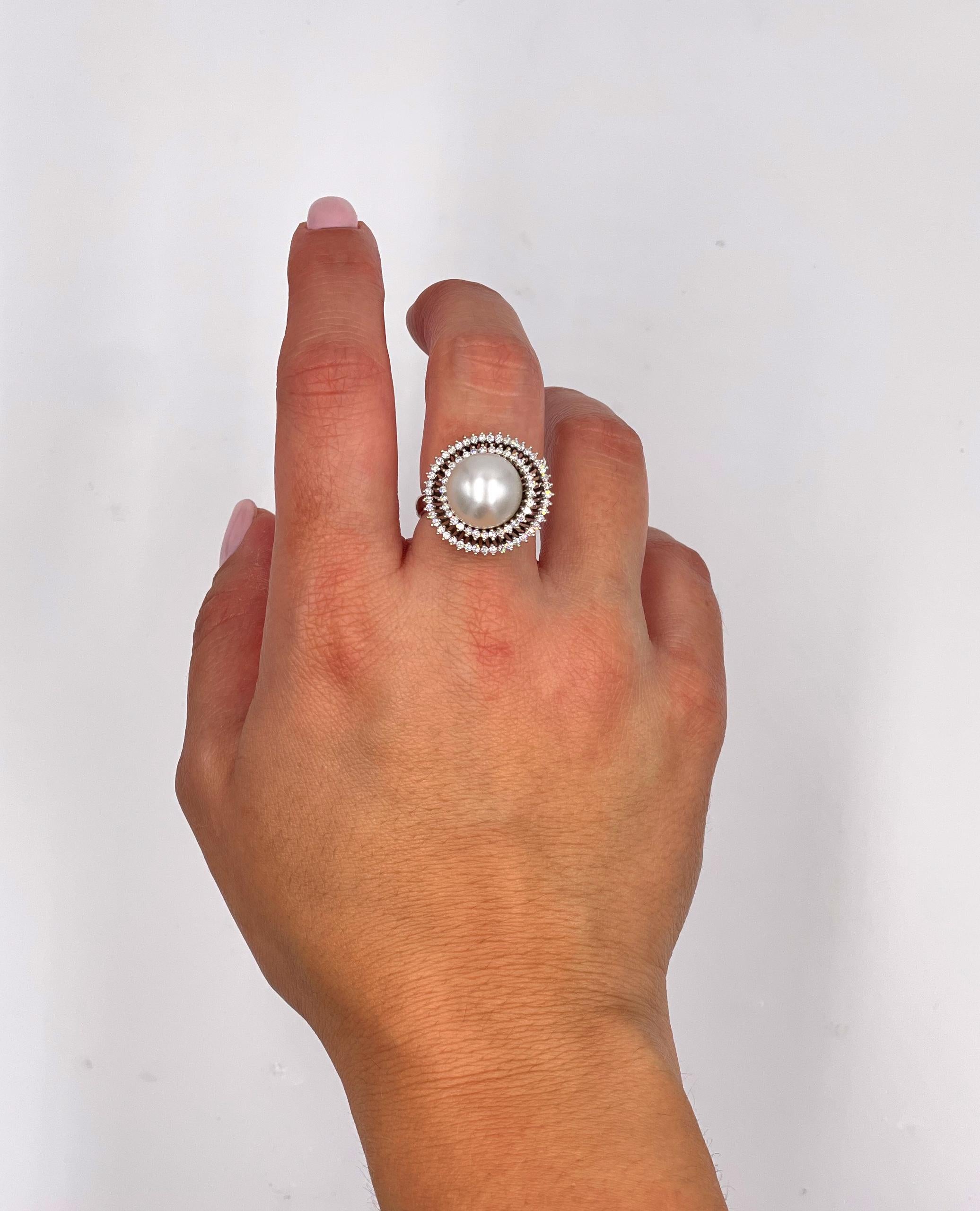 Round Cut 18K White Gold Ring with South Sea Pearl