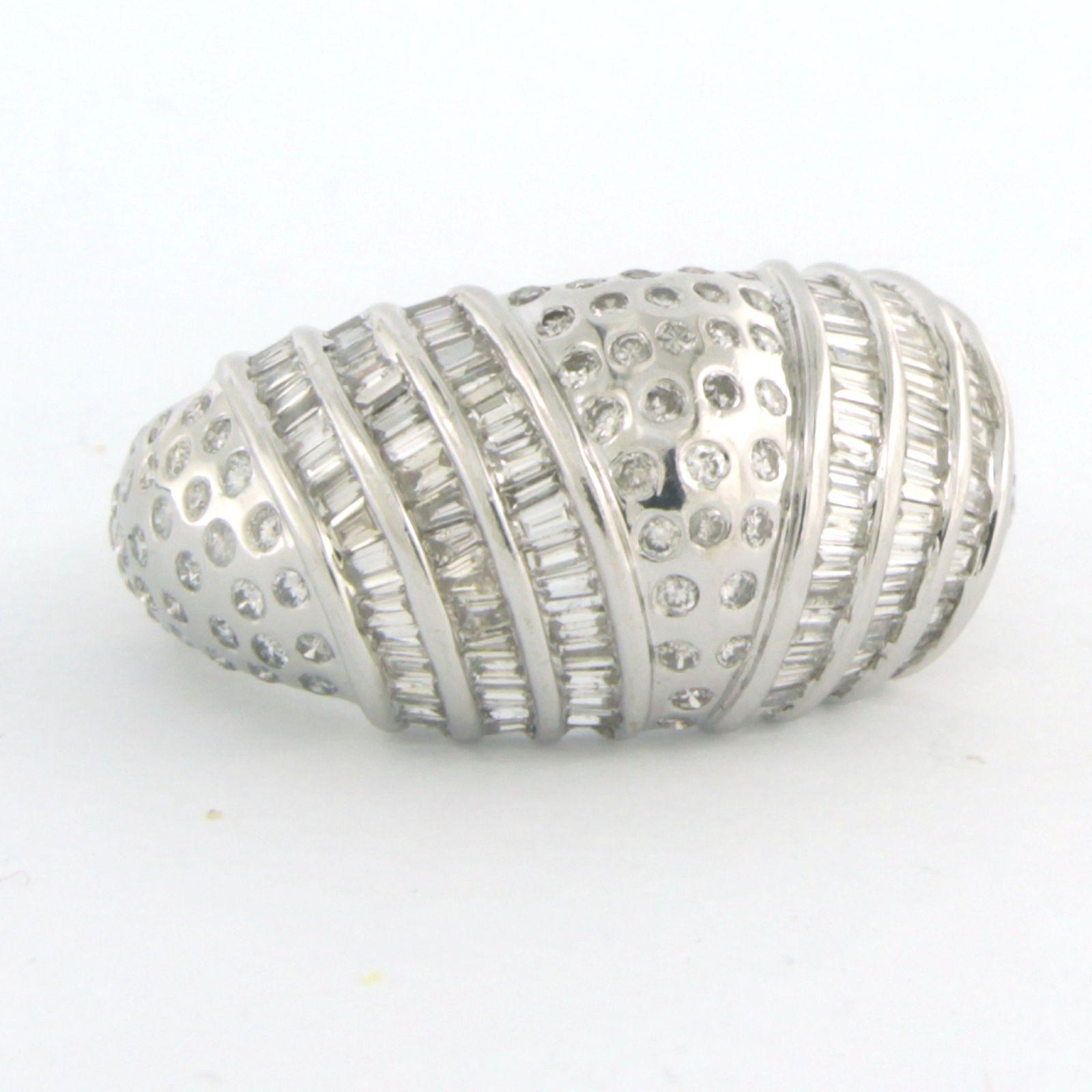 Bague en or blanc 18k avec des diamants taillés en pointe et en brillant. 1.00ct 7.4 grammes Pour femmes en vente