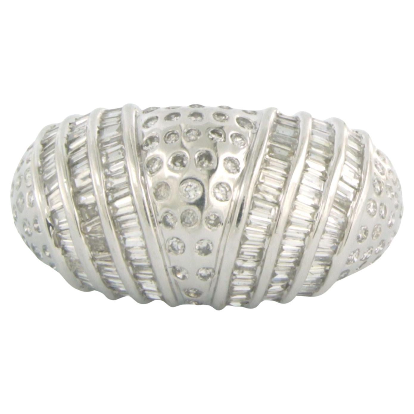 Bague en or blanc 18k avec des diamants taillés en pointe et en brillant. 1.00ct 7.4 grammes en vente