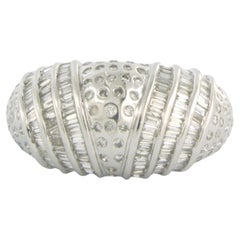 18 Karat Weißgold Ring mit spitz zulaufenden und Diamanten im Brillantschliff. 1,00 Karat 7,4 Gramm