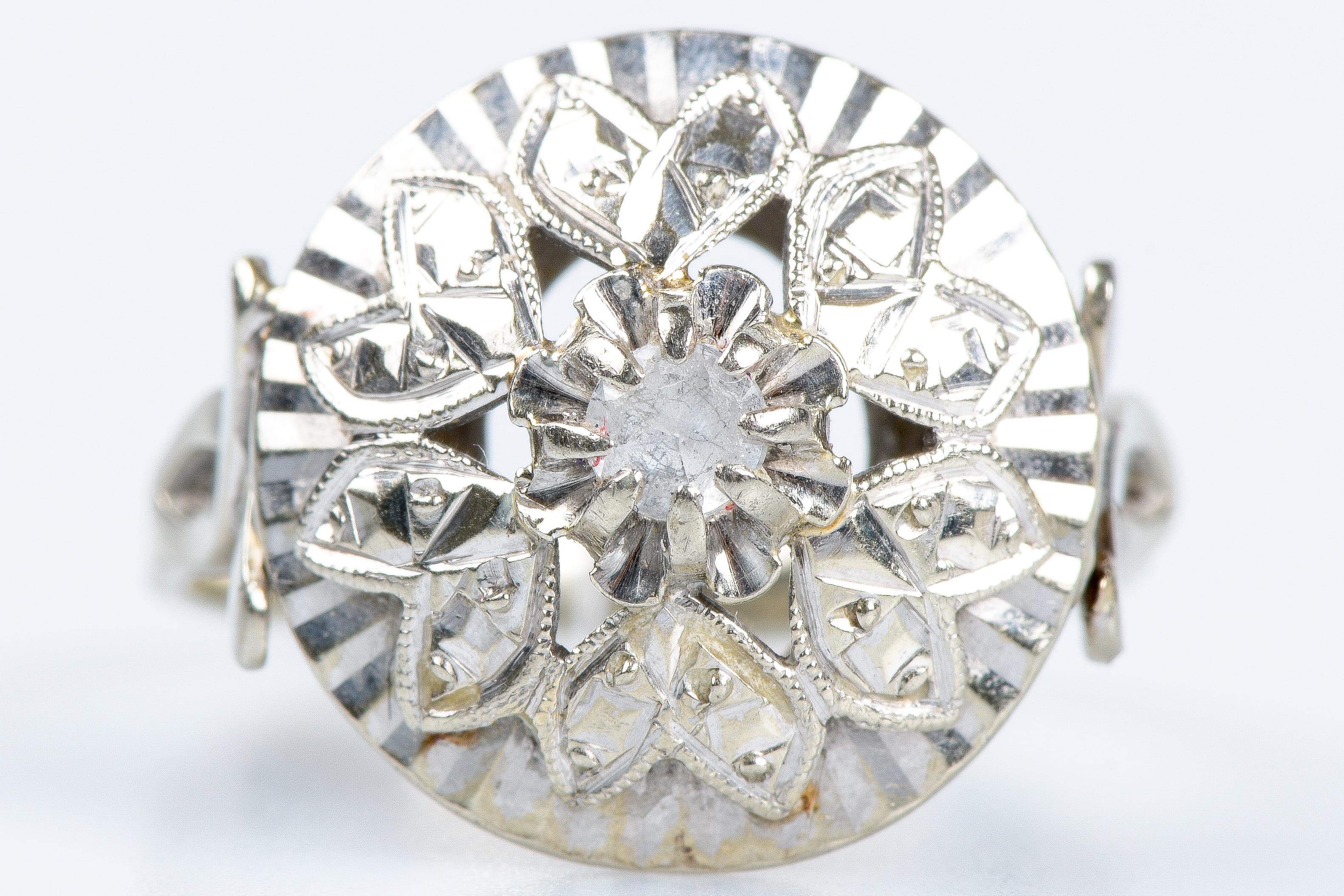 18K white gold ring with zirconium oxide.
The oxide is mounted in the center of the jewel to highlight it and make it shine, this ring is uniquely worked and the details in relief and chiseled on the structure as well as its atypical design give it