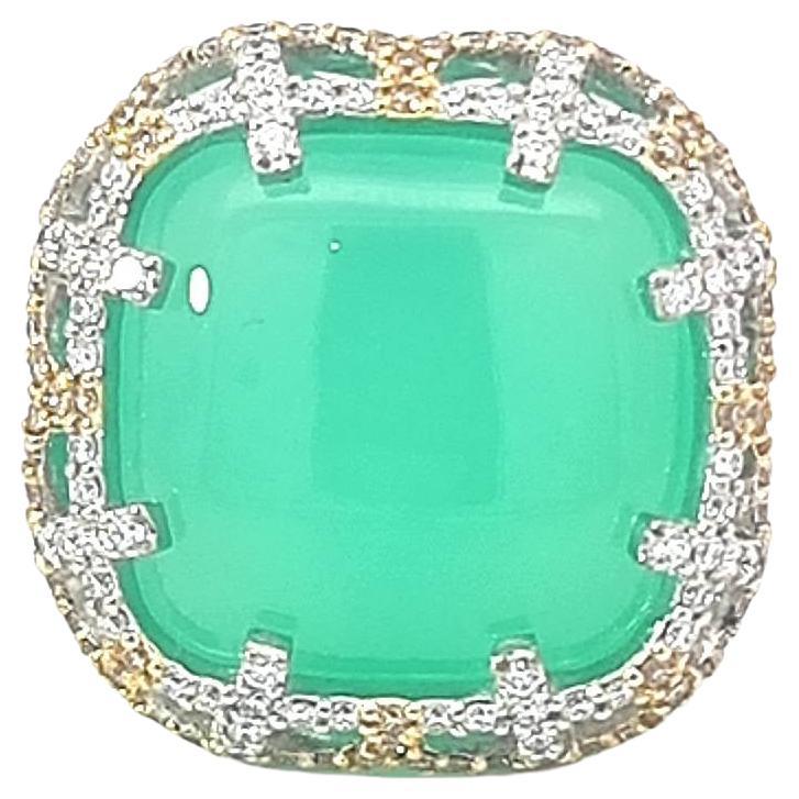 From VOTIVE’s Lace Collection, the Romance D’Azure ring showcases refined tradition with a modern twist. Crafted in 18K white gold, it features a soft square chrysoprase that evokes the tranquil allure of a lagoon. Chrysoprase, brown and white