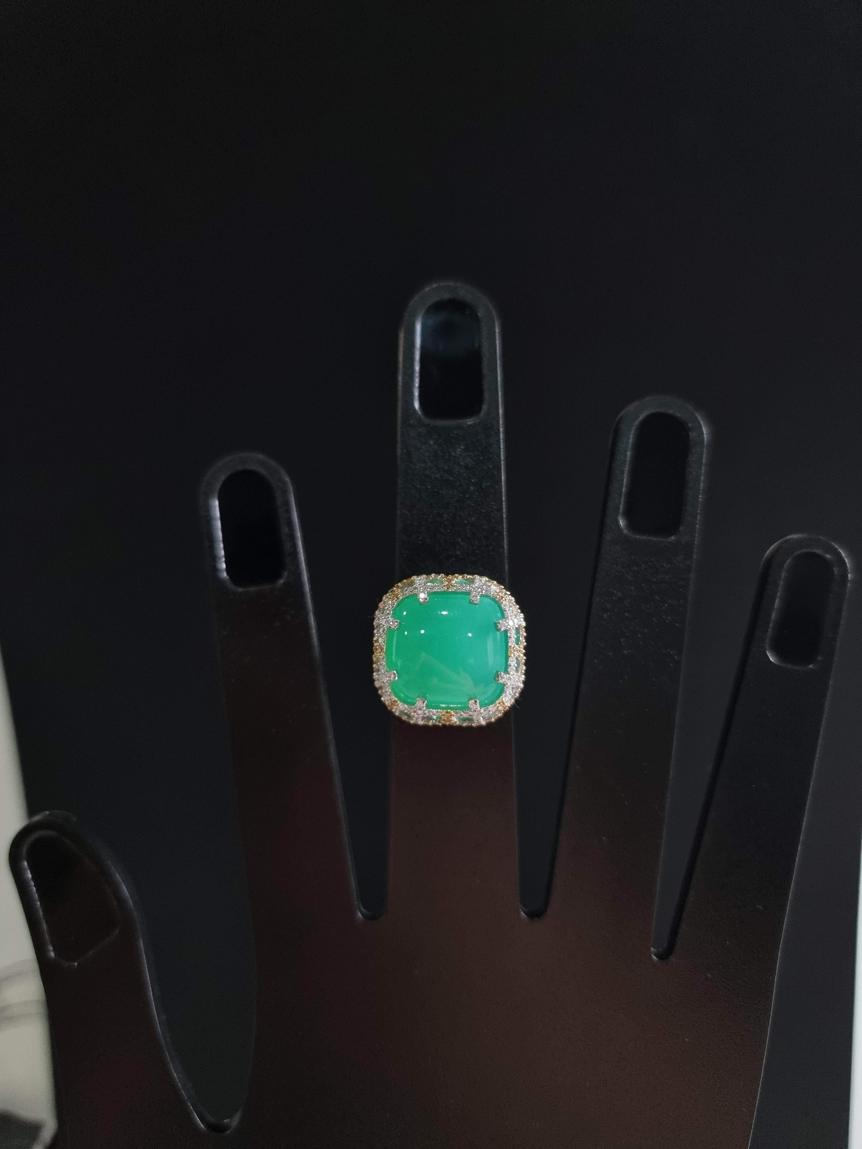 18K White Gold Rings Diamonds with Cushion Chrysoprase In New Condition For Sale In ประเวศ, TH