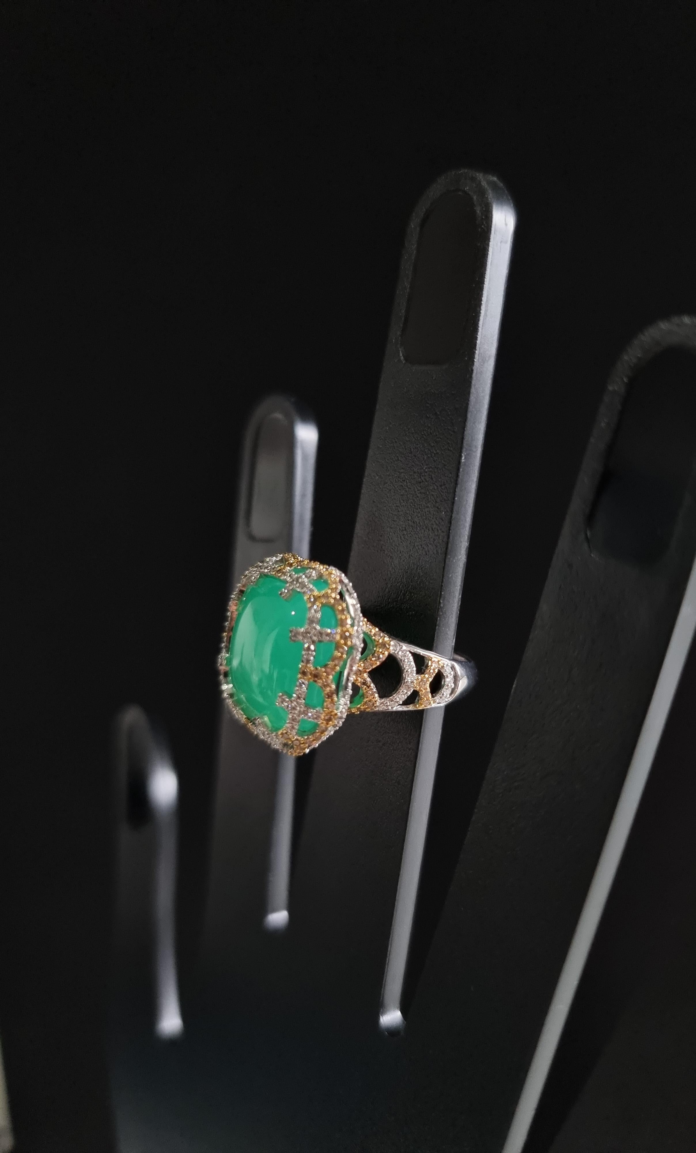 Women's 18K White Gold Rings Diamonds with Cushion Chrysoprase For Sale