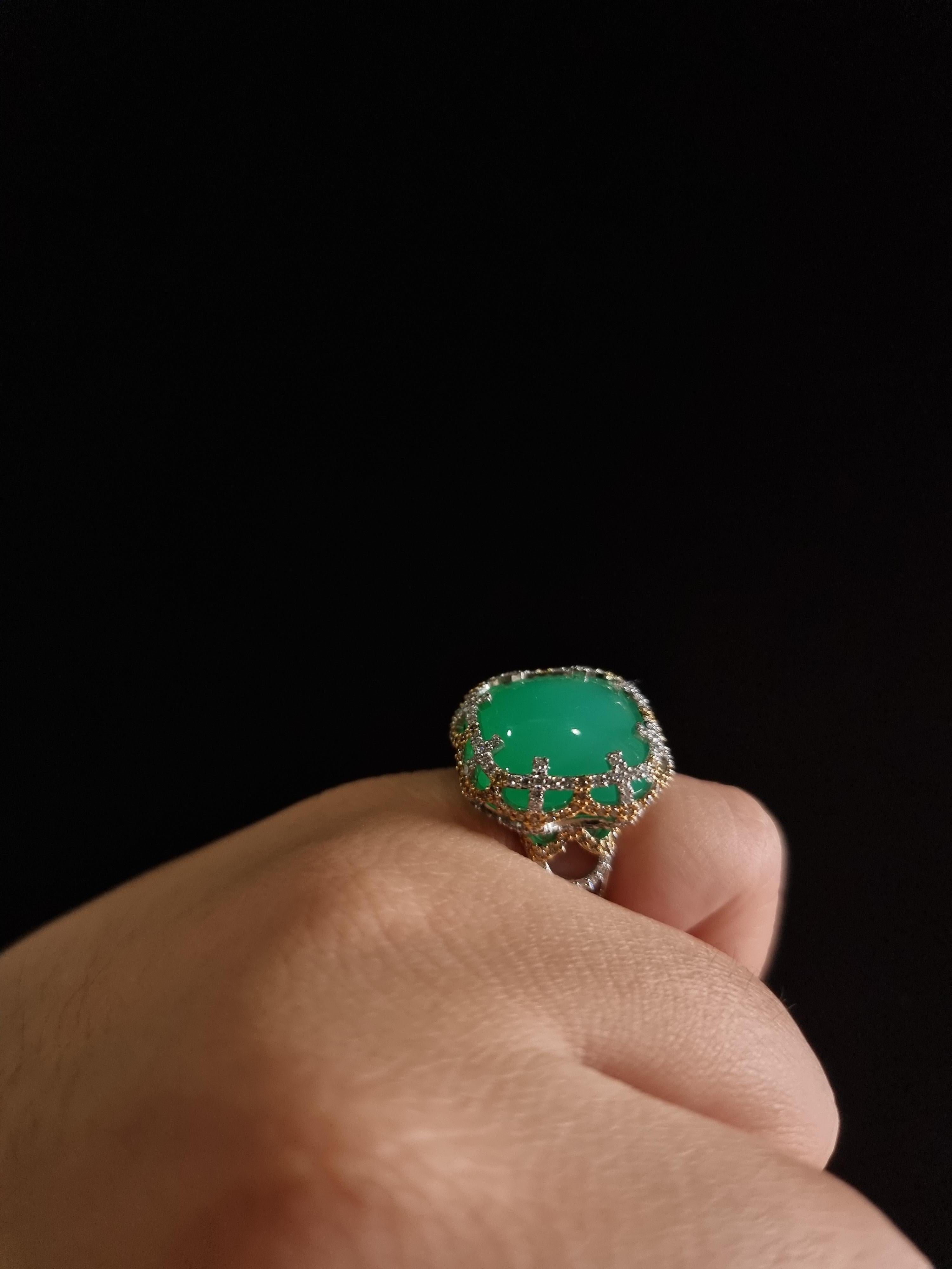 18K White Gold Rings Diamonds with Cushion Chrysoprase For Sale 1