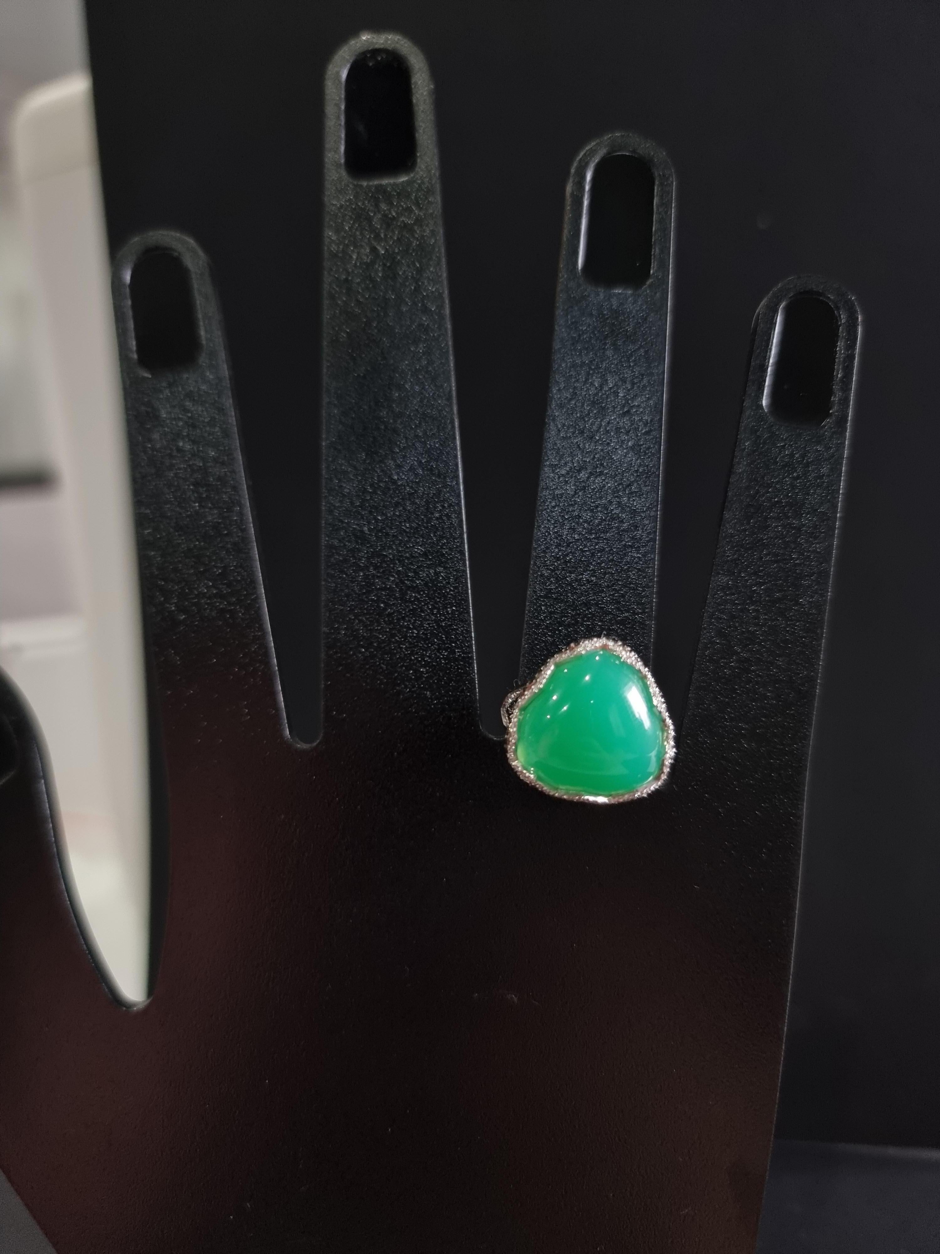 18K White Gold Rings Diamonds with Trillion Chrysoprase For Sale 5