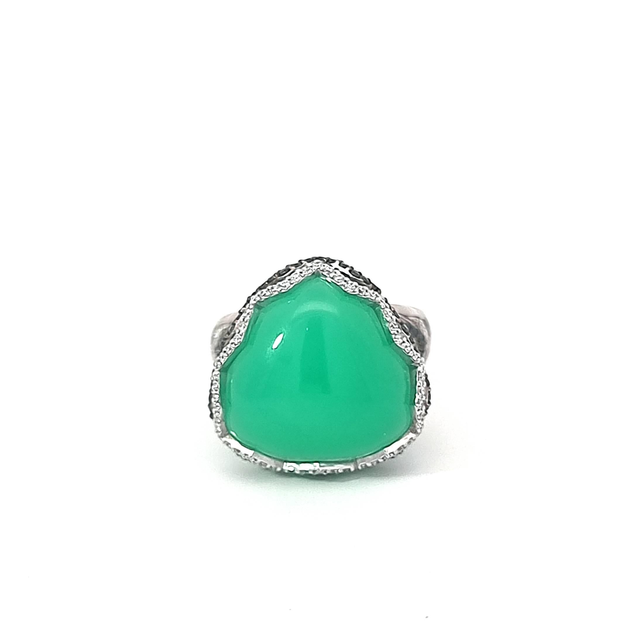 Cabochon 18K White Gold Rings Diamonds with Trillion Chrysoprase For Sale