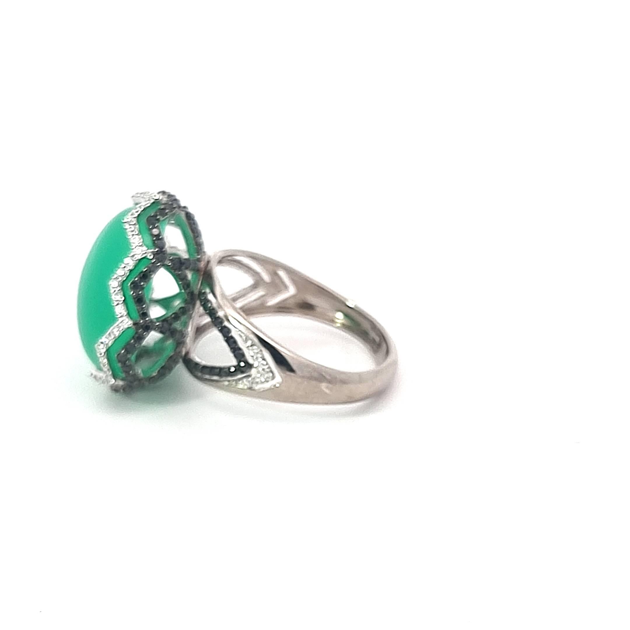18K White Gold Rings Diamonds with Trillion Chrysoprase In New Condition For Sale In ประเวศ, TH