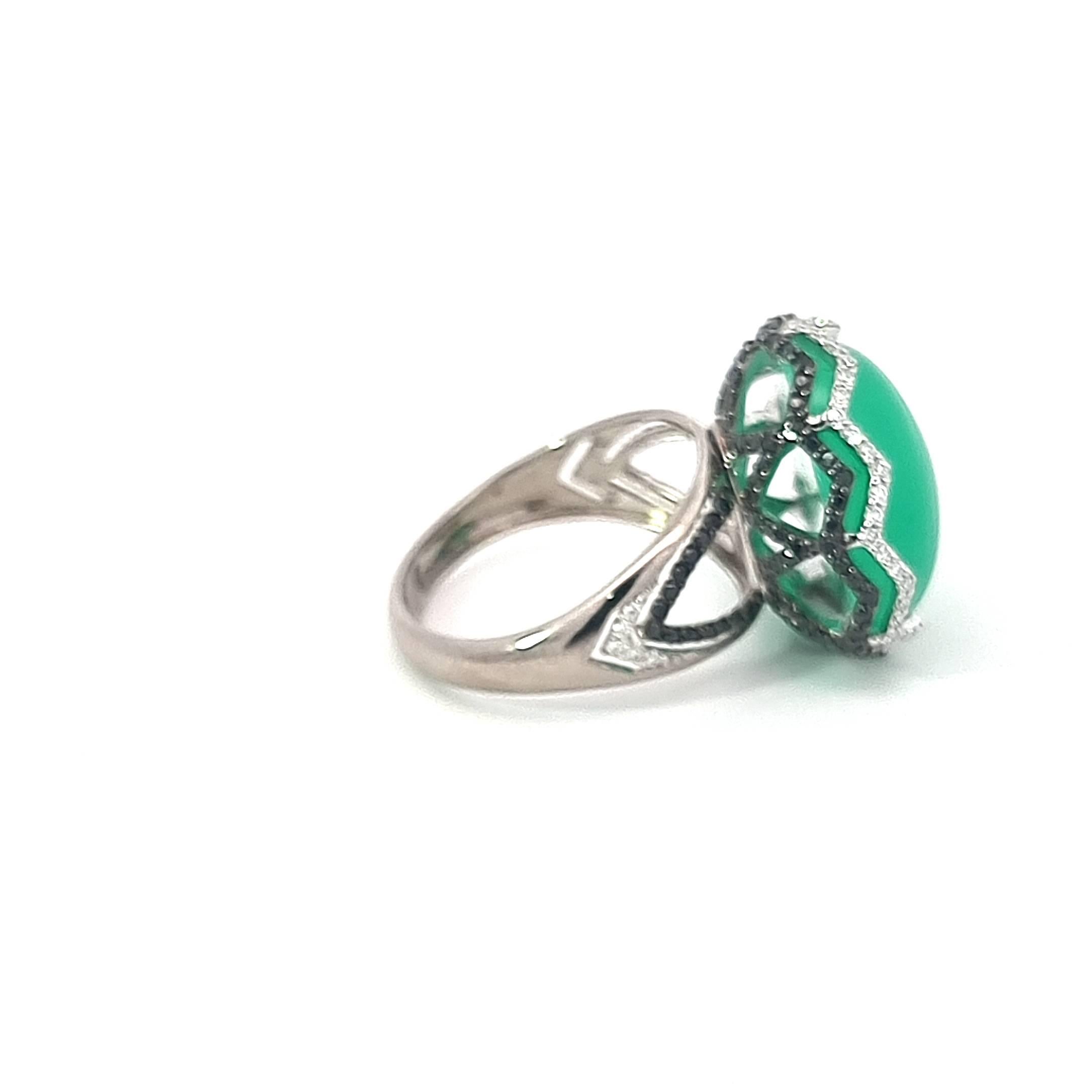 Women's 18K White Gold Rings Diamonds with Trillion Chrysoprase For Sale