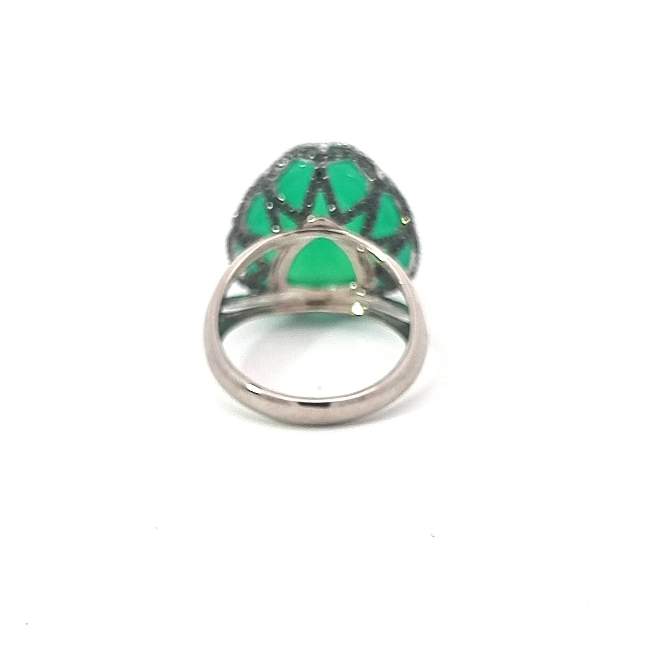 18K White Gold Rings Diamonds with Trillion Chrysoprase For Sale 1