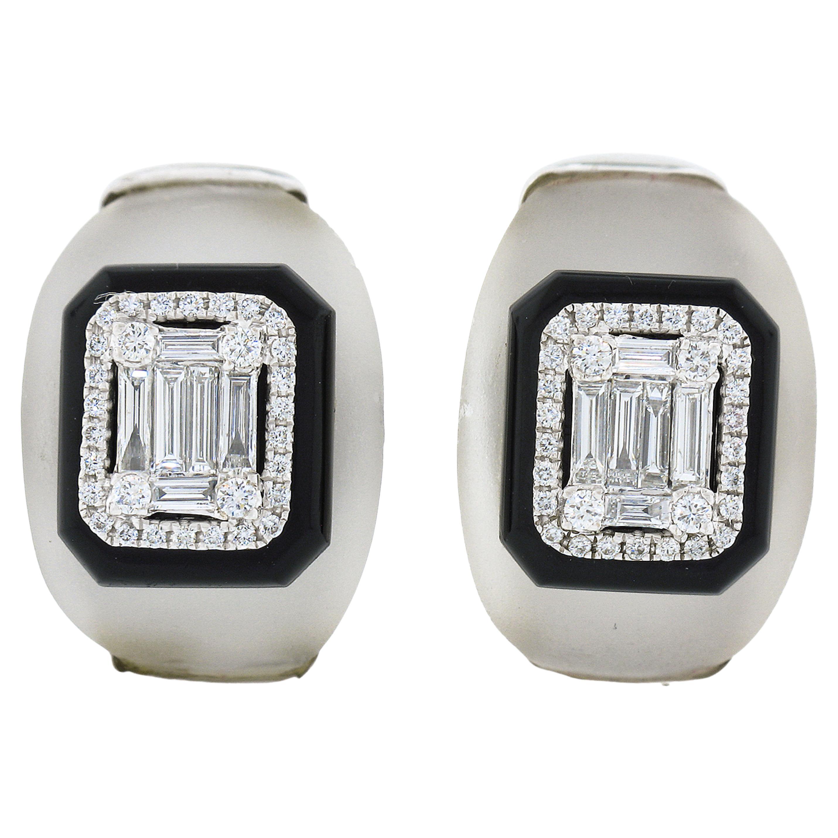 Boucles d'oreilles en forme de bouton en or blanc 18 carats, cristal de roche, onyx noir et diamants baguettes