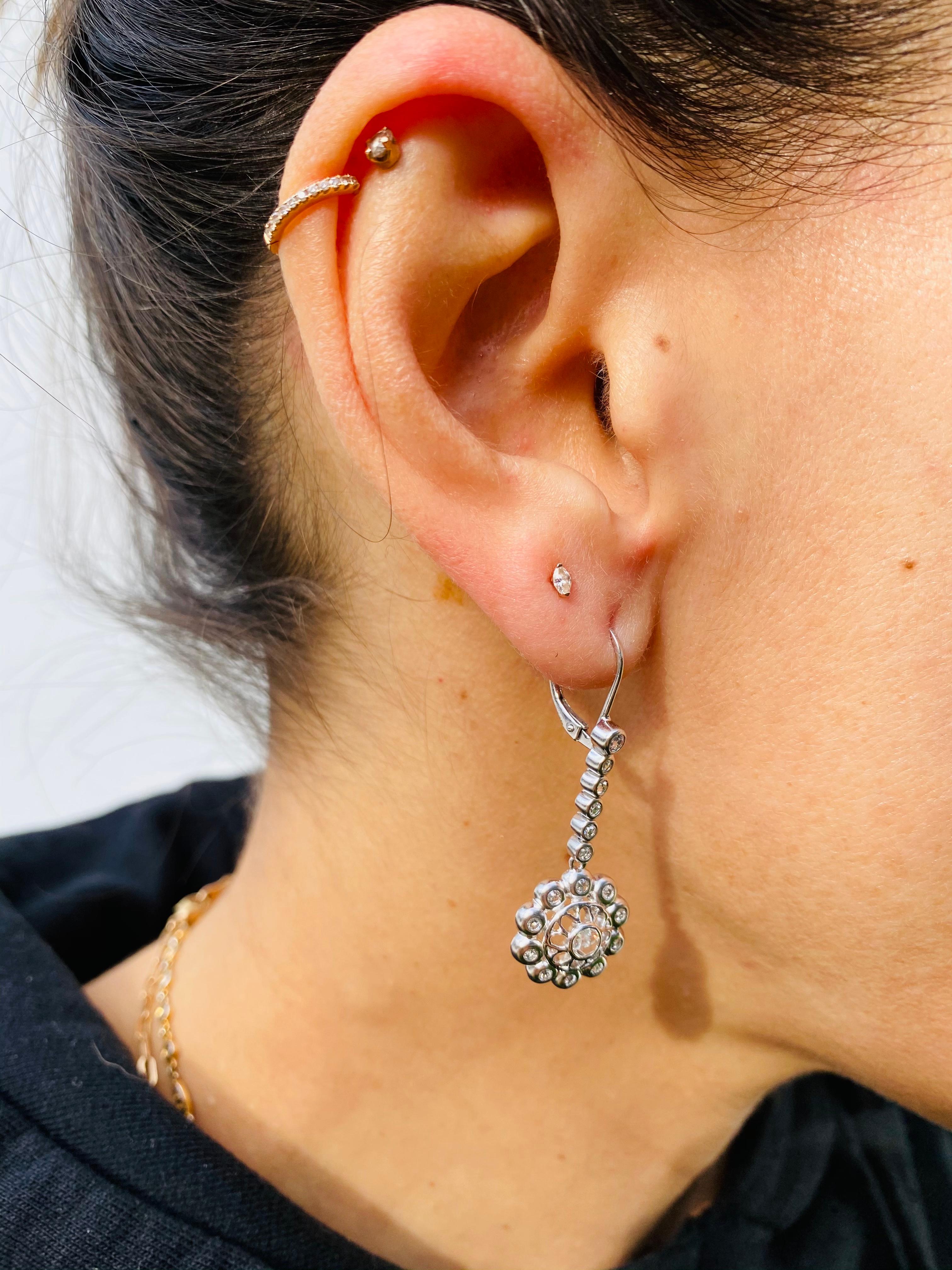 Boucles d'oreilles d'inspiration vintage en or blanc 18 carats et diamant blanc taille rose, uniques en leur genre
1.12 diamants blancs taille rose                