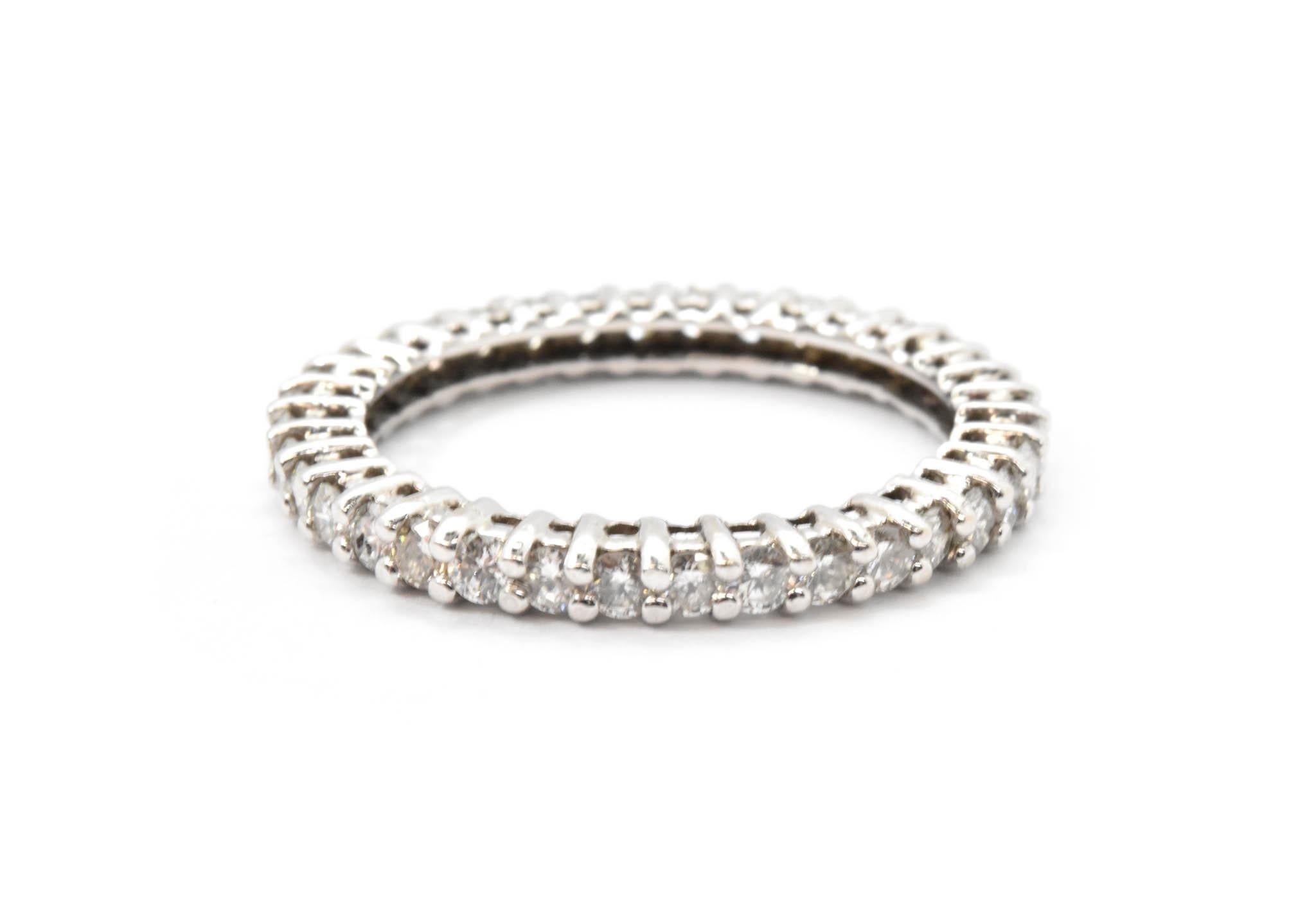 18 Karat White Gold Round 0.75 Carat Diamond Eternity Band In Excellent Condition In Scottsdale, AZ