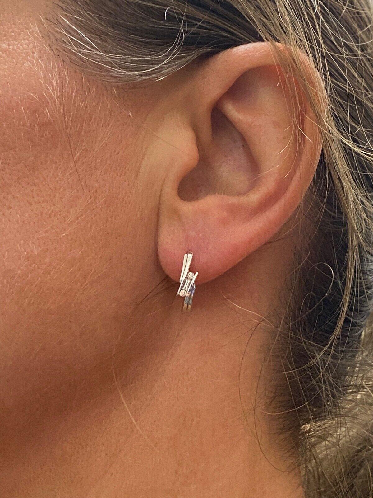 Taille baguette Boucles d'oreilles en or blanc 18 carats et diamants taille ronde et baguette (0,20 ct) G/VS. en vente