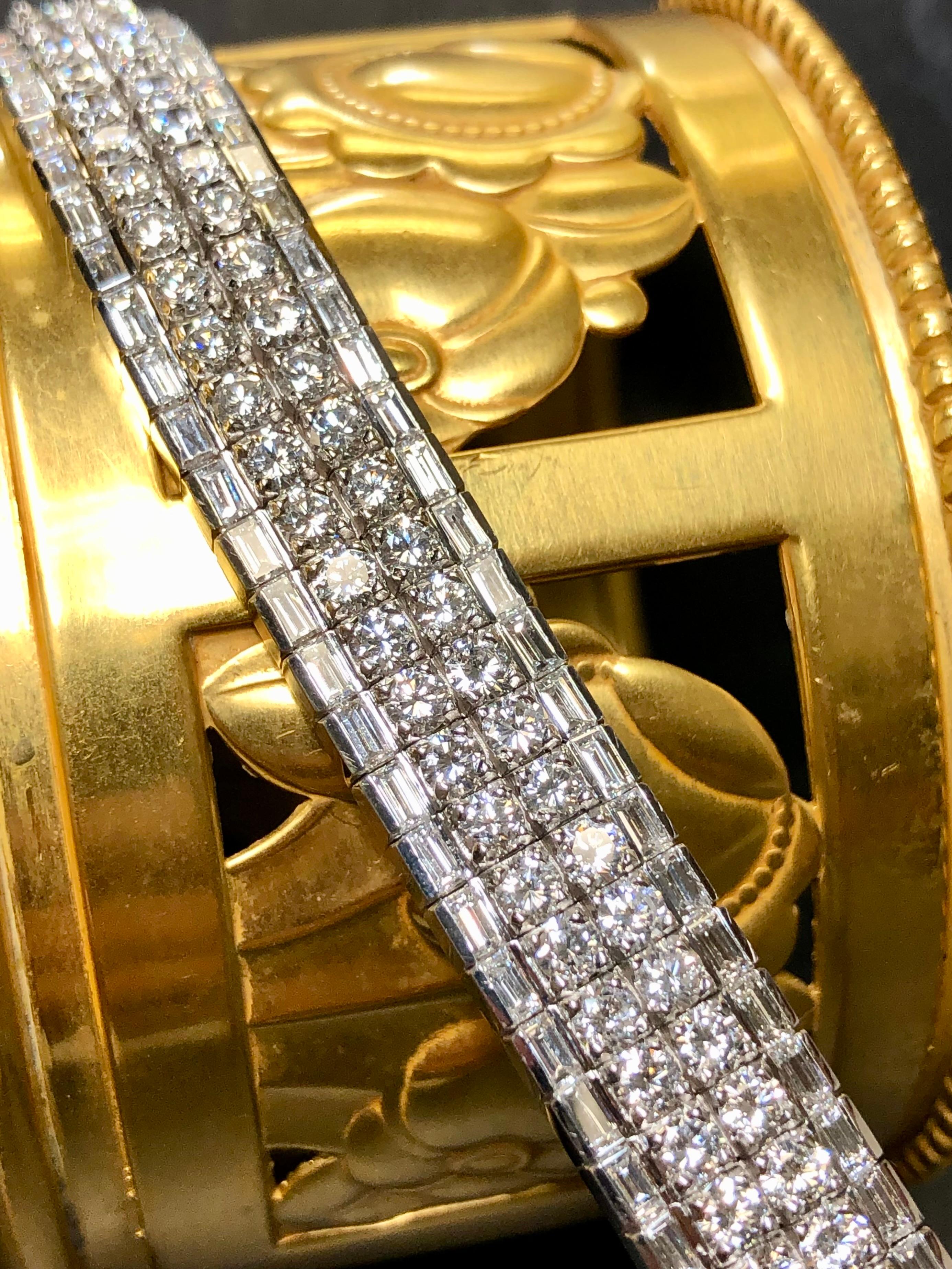 18 Karat Weißgold Rundes Baguette-Diamant Breites, schweres Cocktail-Armband 22,40 Karat (Zeitgenössisch) im Angebot
