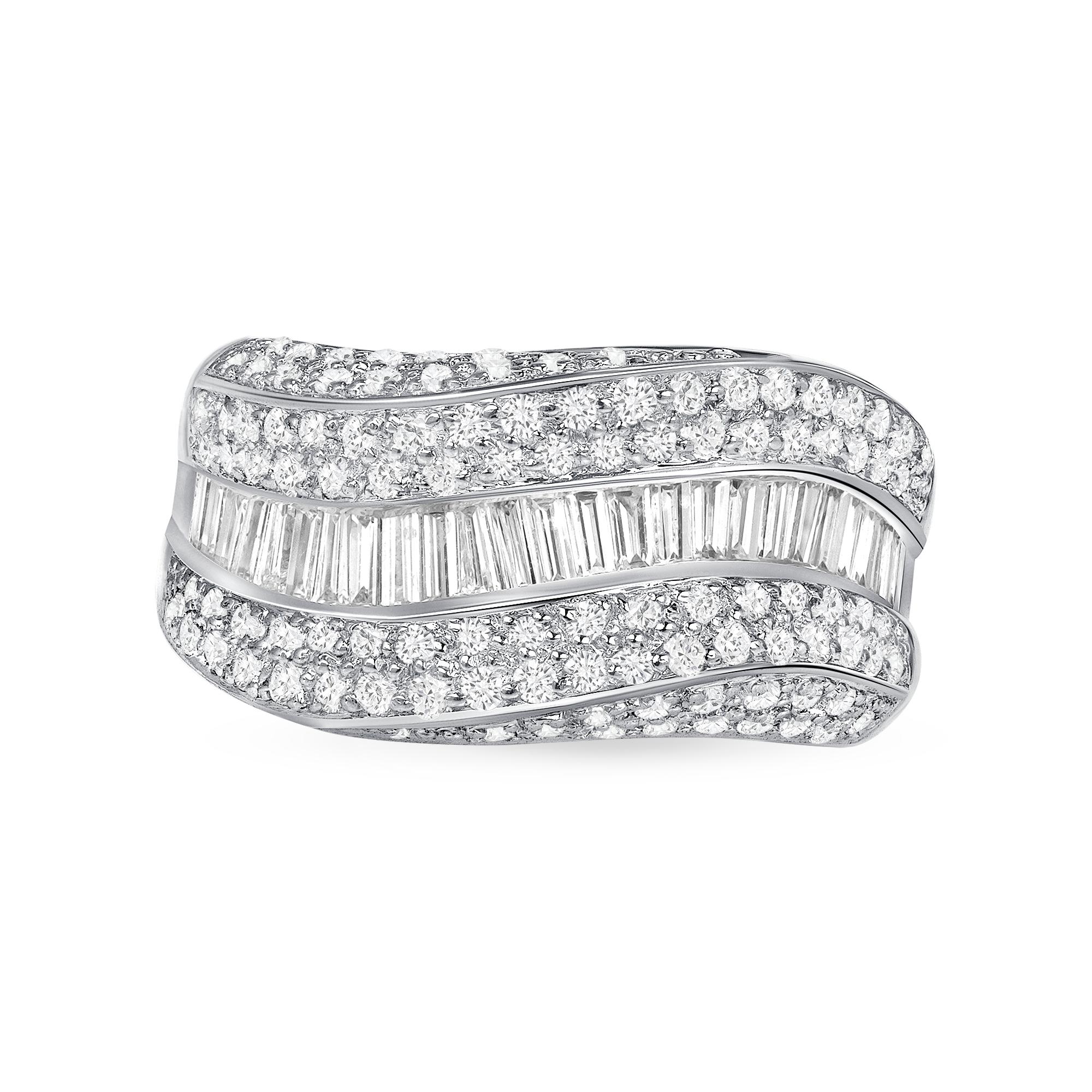 18K White Gold with Baguettes & Round Genuine Diamonds
Round Diamonds: 0.86 carats
Genuine Baguette Diamonds: 1.16 carats
Gold Weight: 12.5 grams 