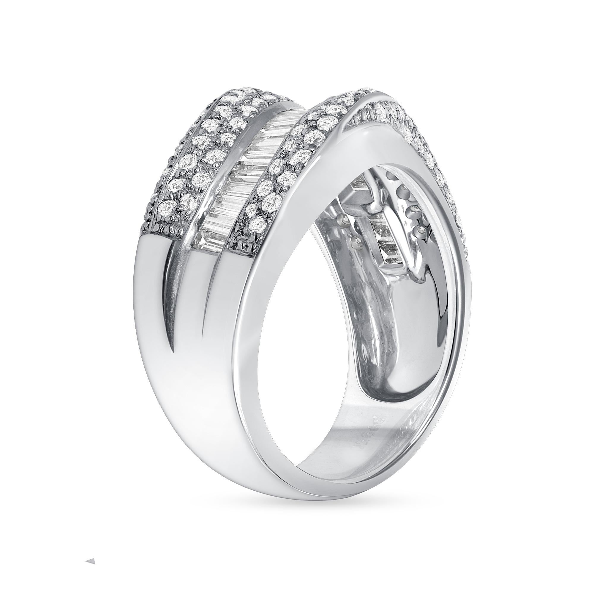 Round Cut 18K White Gold Round & Baguette Ring For Sale