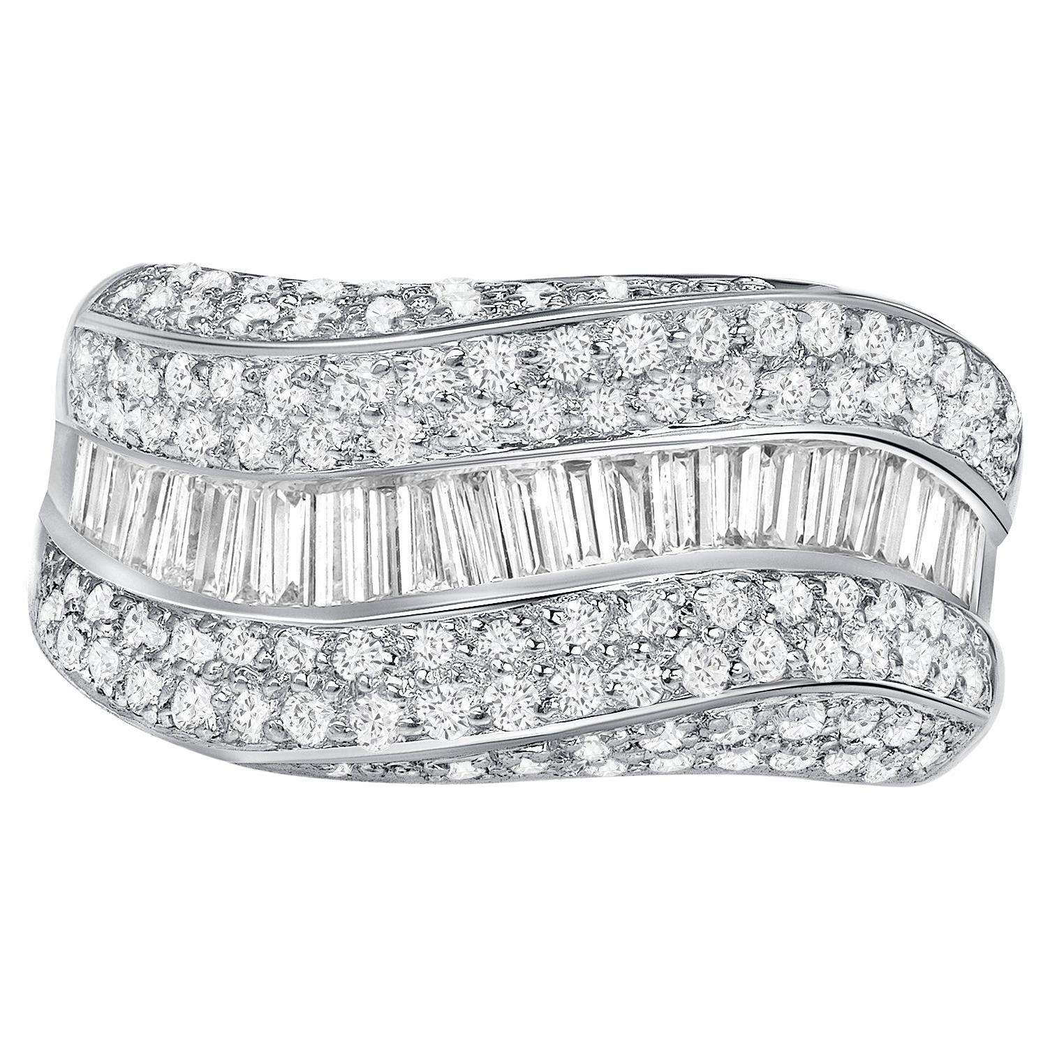 18K White Gold Round & Baguette Ring For Sale