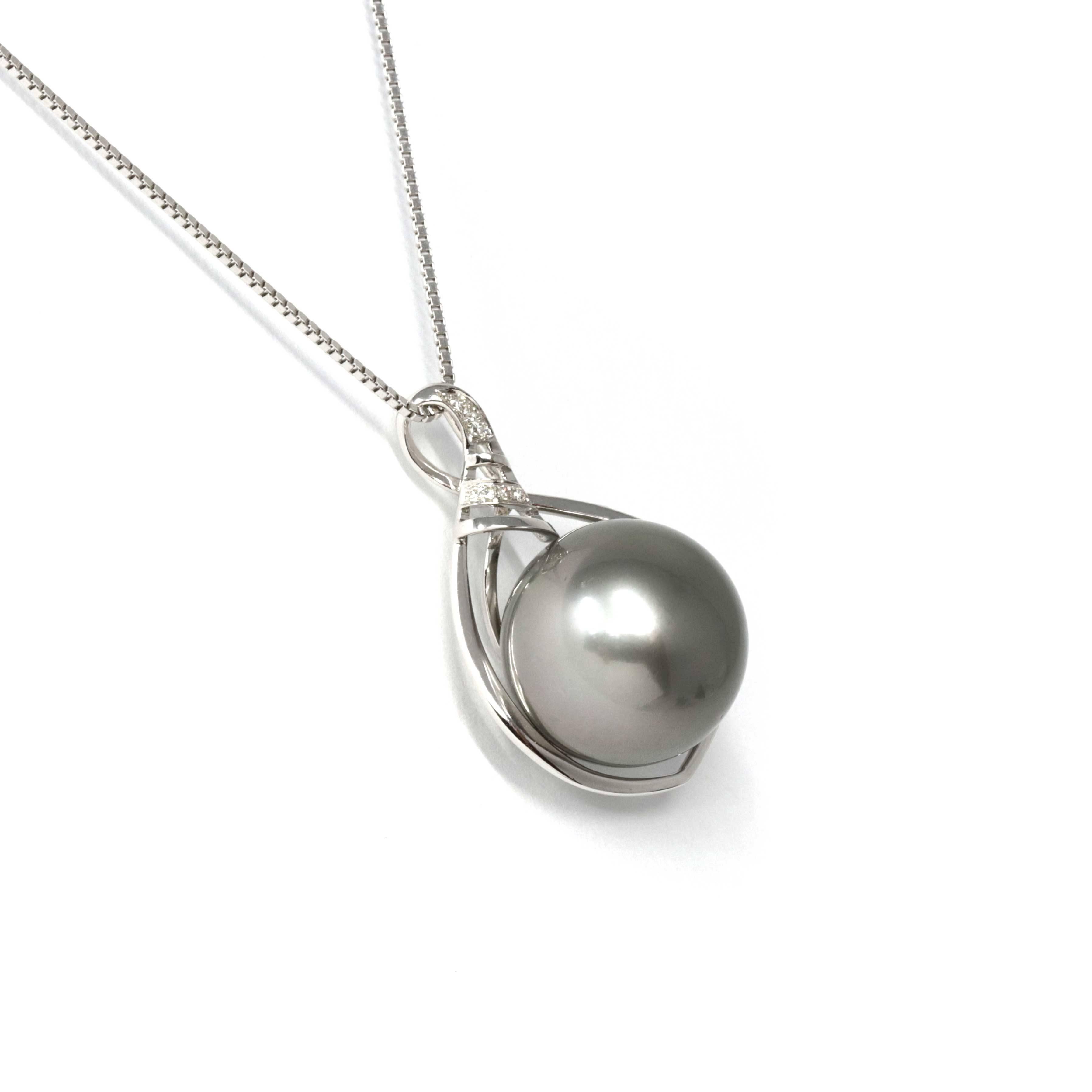 Artist 18k White Gold Round Black Tahitian South Sea Cultured Pearl & Diamond Necklace For Sale