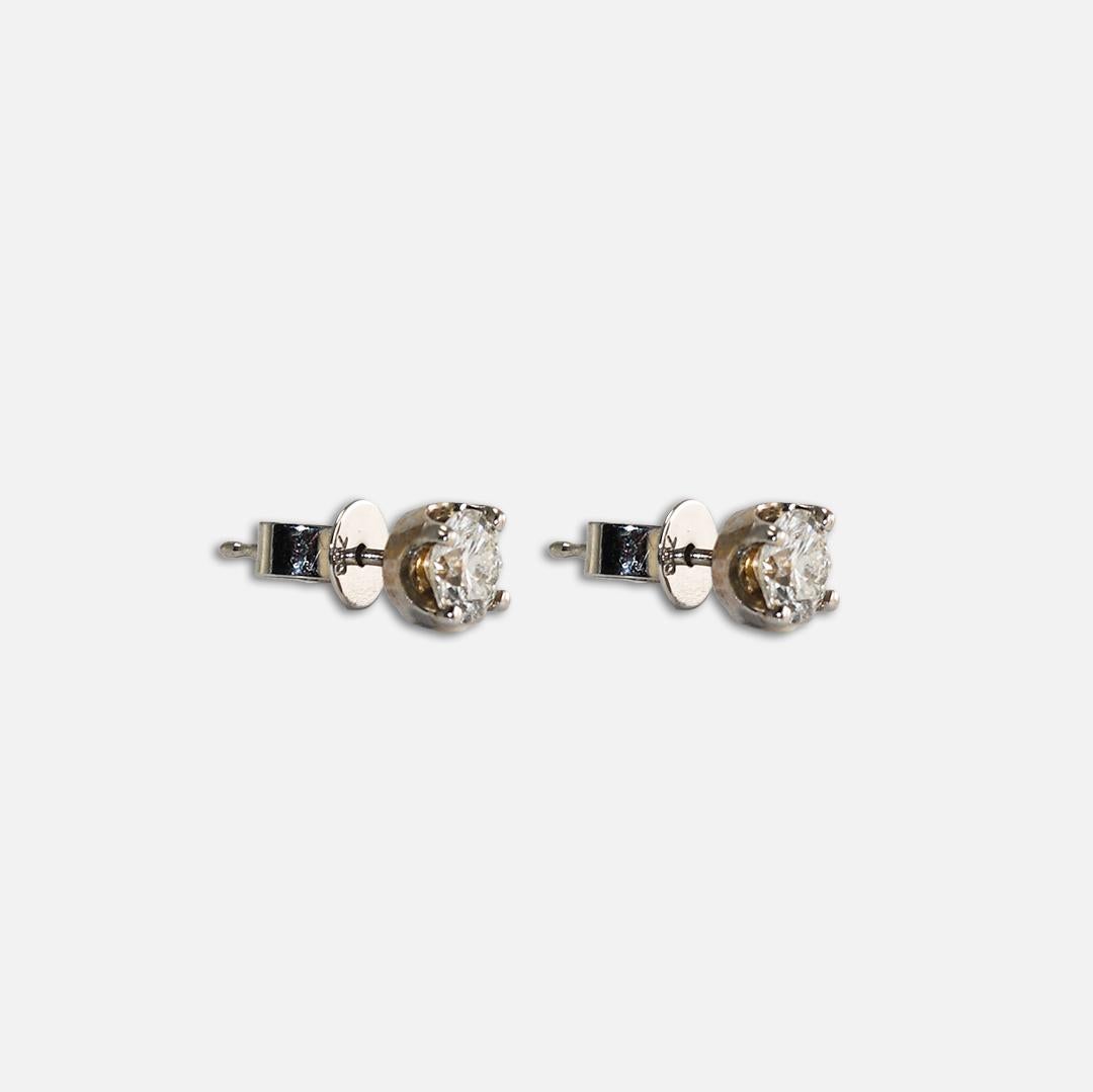Taille ronde Boucles d'oreilles en or blanc 18 carats diamant à taille ronde et brillante 0.80ct en vente