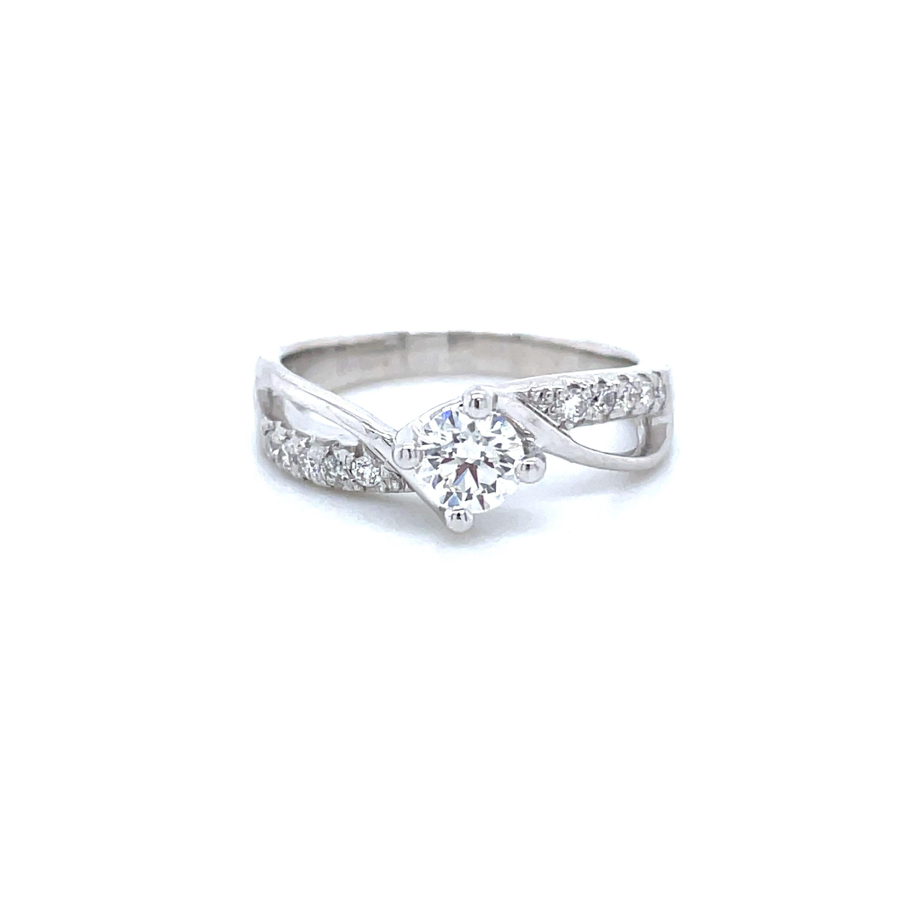 18k White Gold Round Brilliant Diamond Cts 0.4 Twisted Engagement Ring For Sale 7