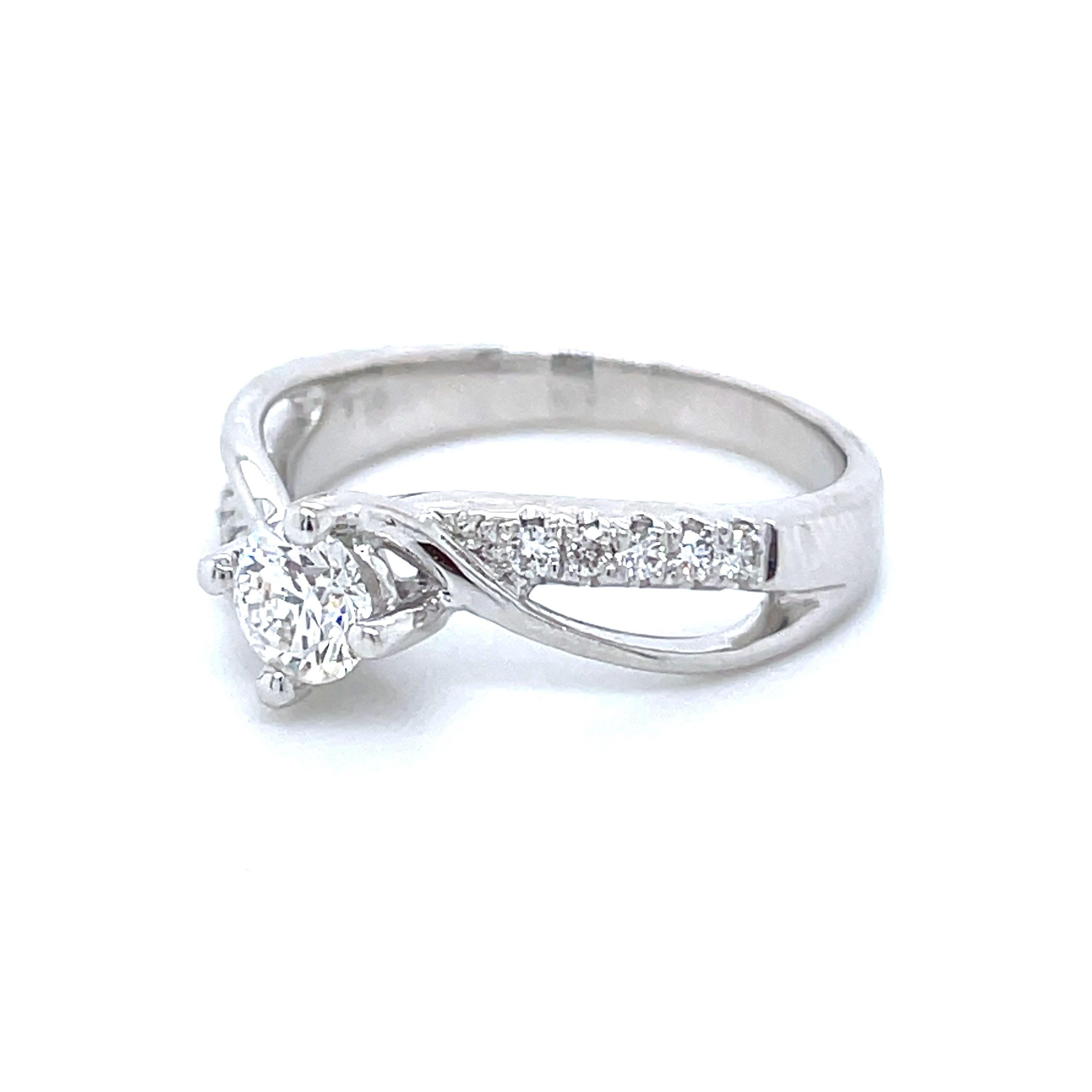 18k White Gold Round Brilliant Diamond Cts 0.4 Twisted Engagement Ring In New Condition For Sale In Hong Kong, HK