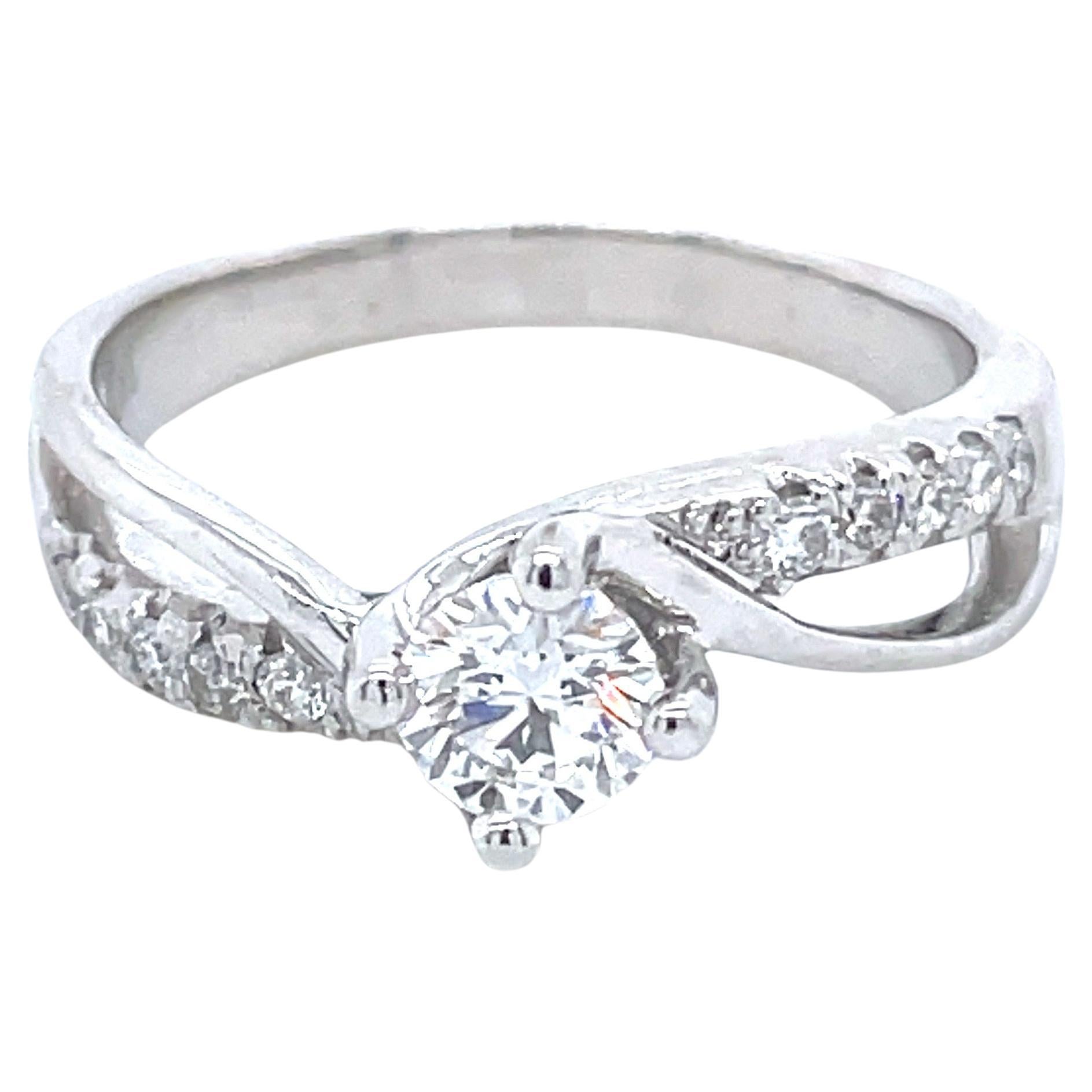 18k White Gold Round Brilliant Diamond Cts 0.4 Twisted Engagement Ring For Sale
