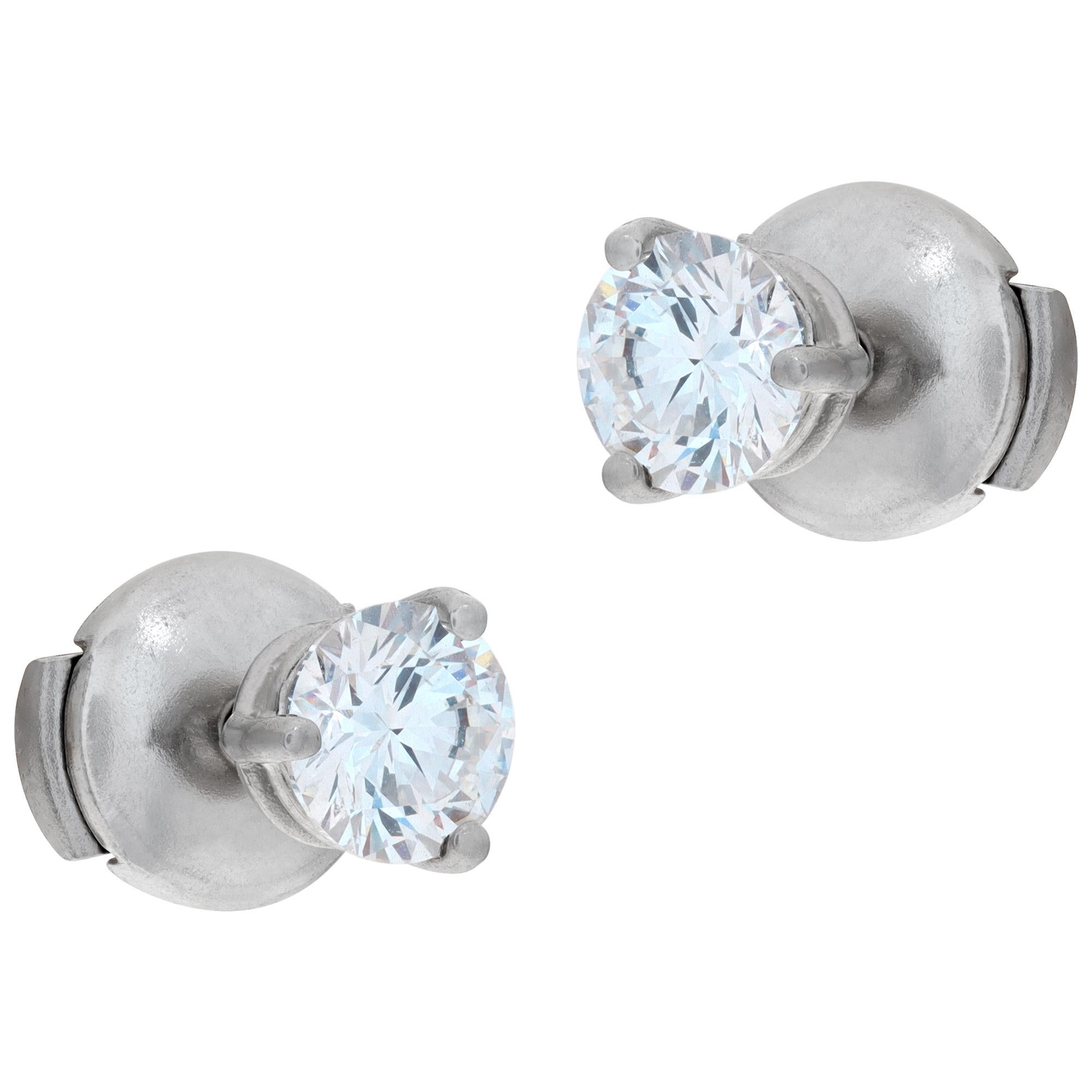 18K white gold Round brilliant diamonds studs earrings In Excellent Condition For Sale In Surfside, FL