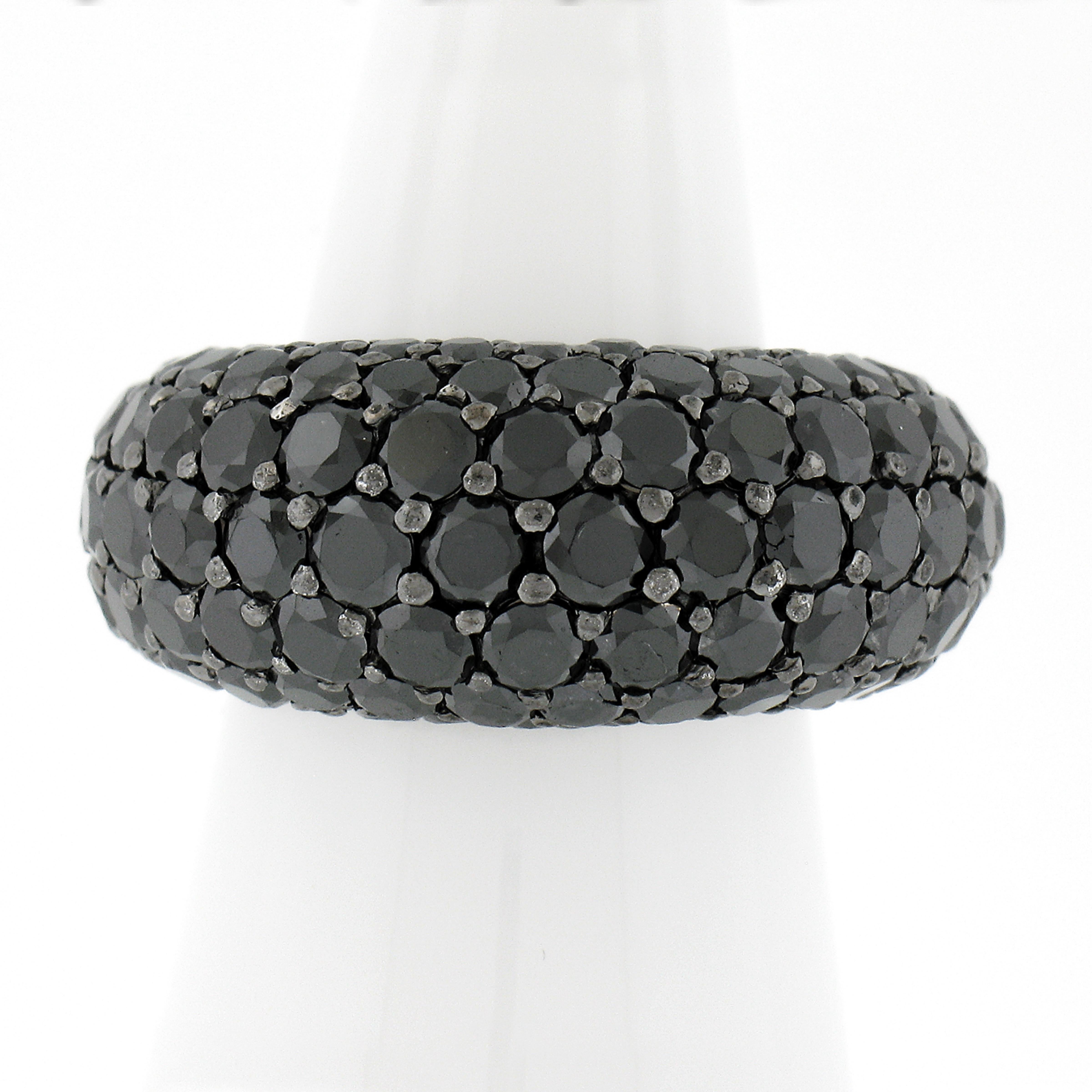 --Pietre: --
Numerosi diamanti Nature autentici - Taglio rotondo Brilliante - Pavé incastonato - Colore Nero Fantasia
Peso totale in carati: 1,80++ (circa)

Materiale: Oro bianco massiccio 18k
Peso: 13,36 grammi
Misura dell'anello: 5.5 (adattabile a
