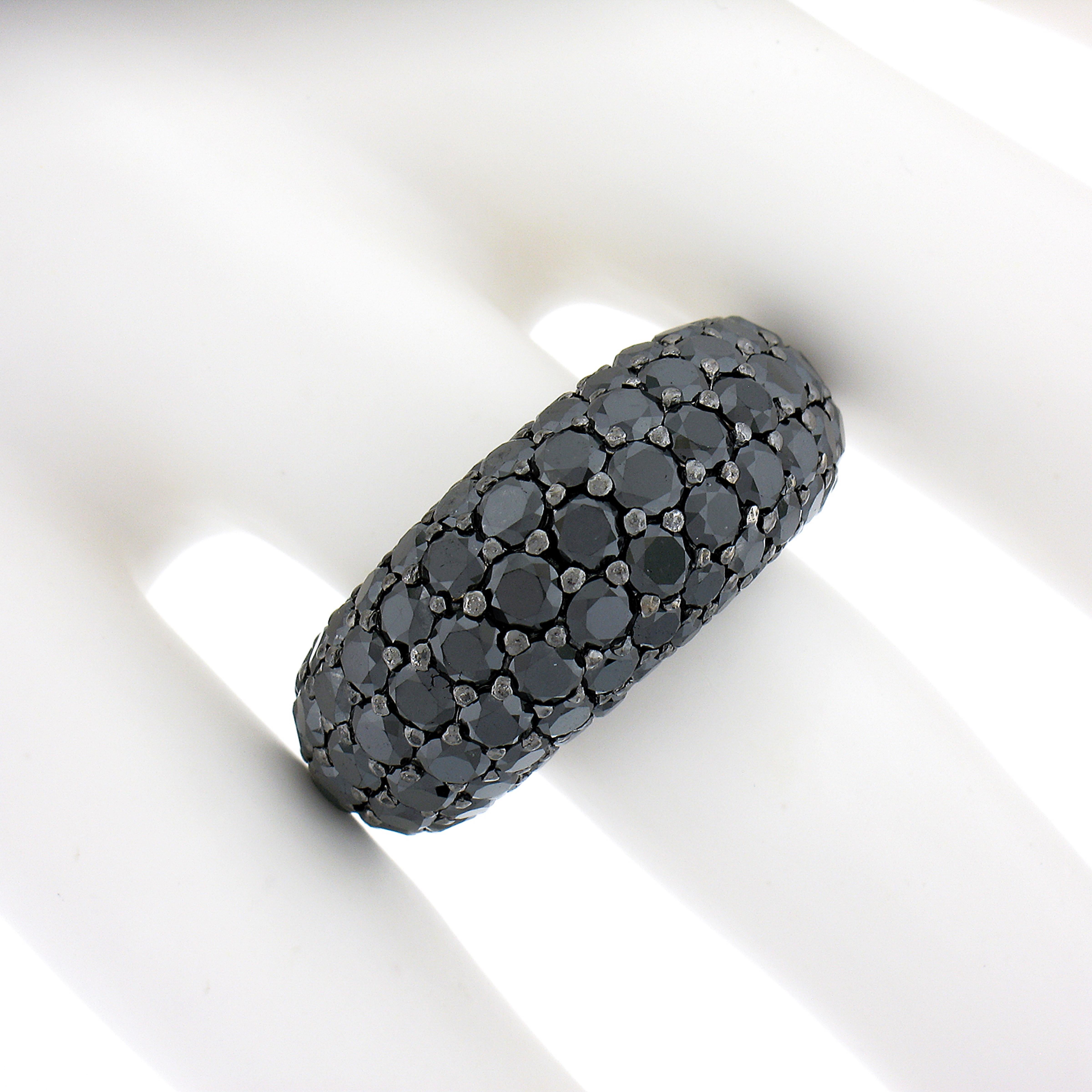 Anello a fascia in oro bianco 18 carati con diamante nero incastonato a forma di bomba a cupola In condizioni ottime in vendita a Montclair, NJ