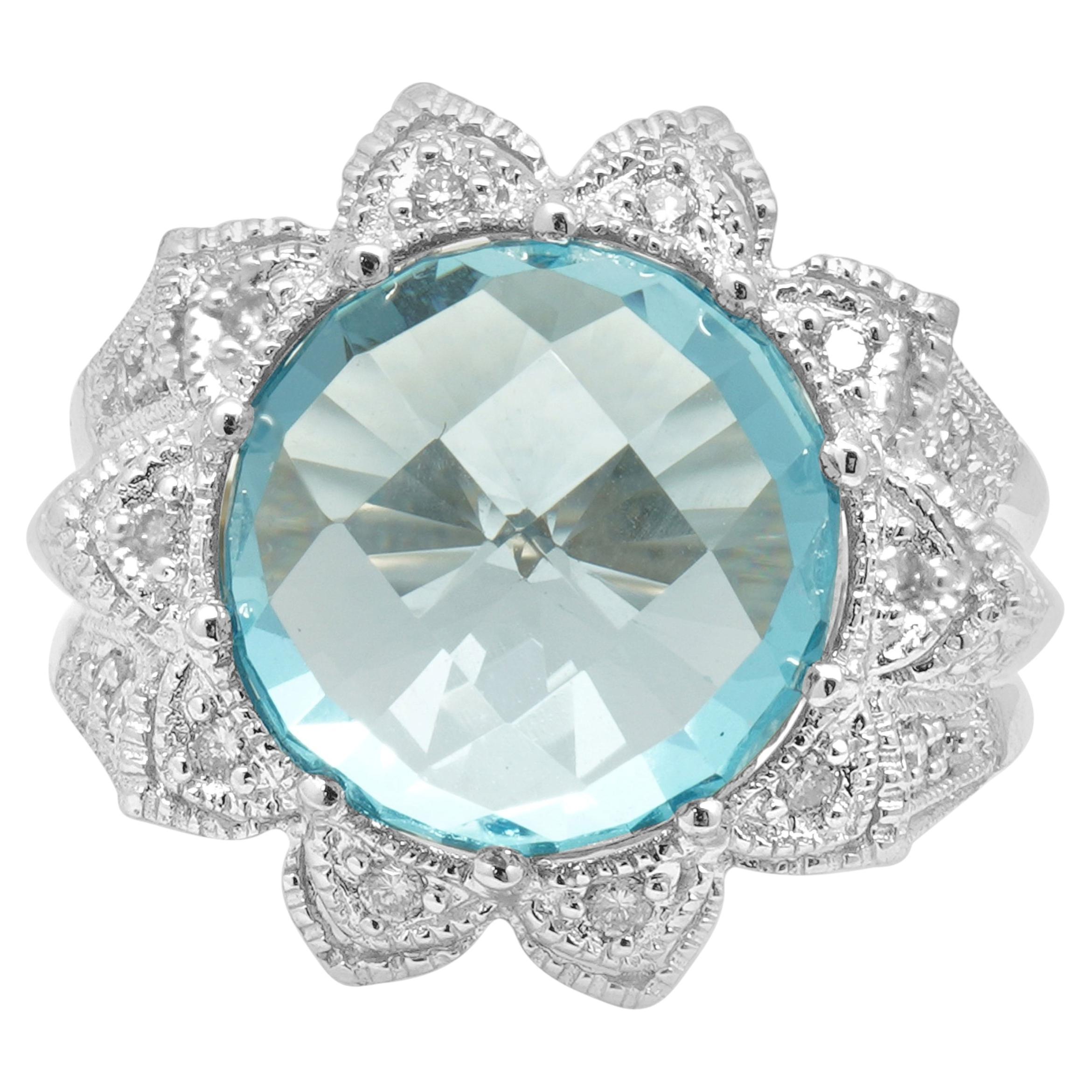 Anillo de flor de oro blanco de 18 quilates con topacio azul de corte en tablero de ajedrez y diamantes