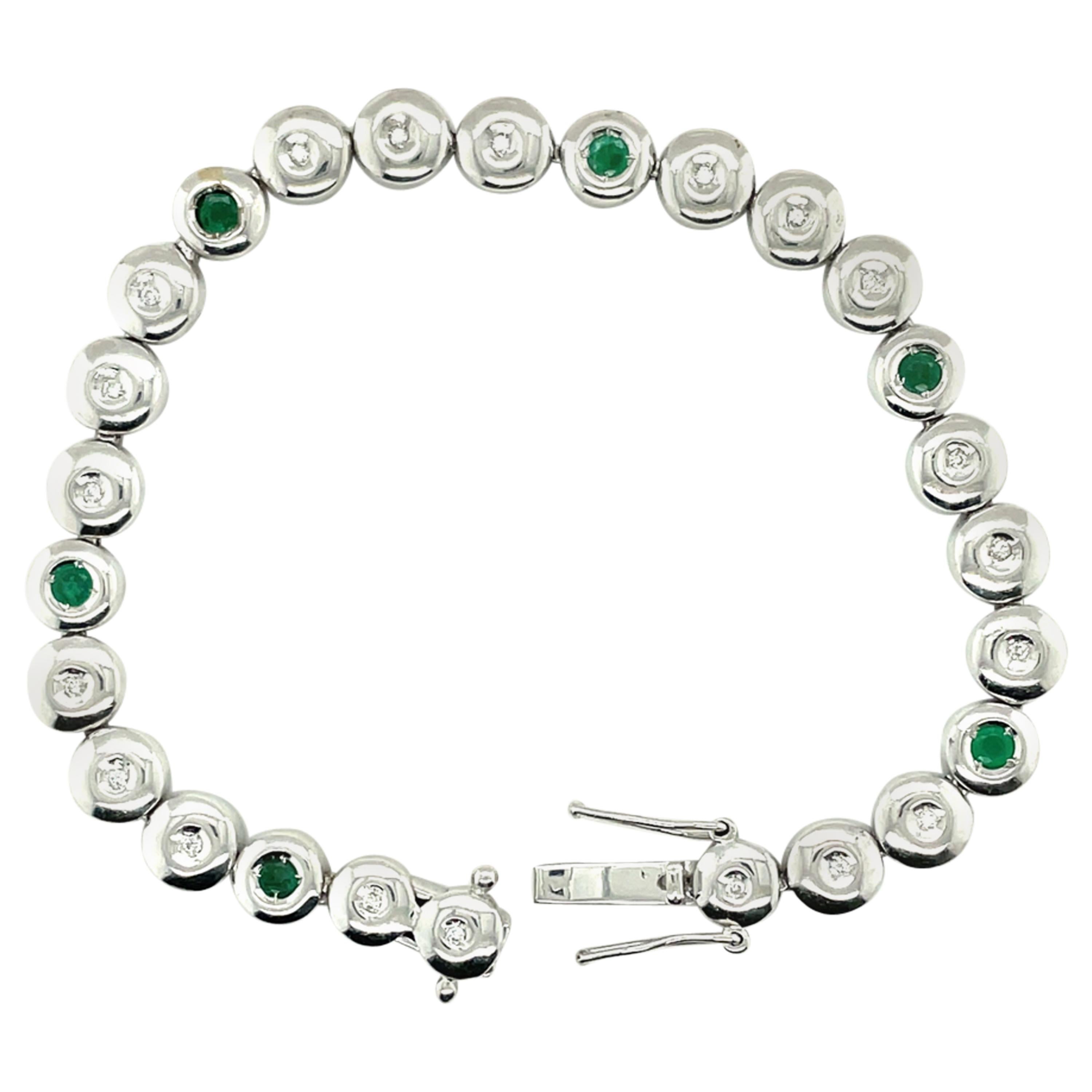18K White Gold Round Cut Diamond and Emerald Bracelet For Sale