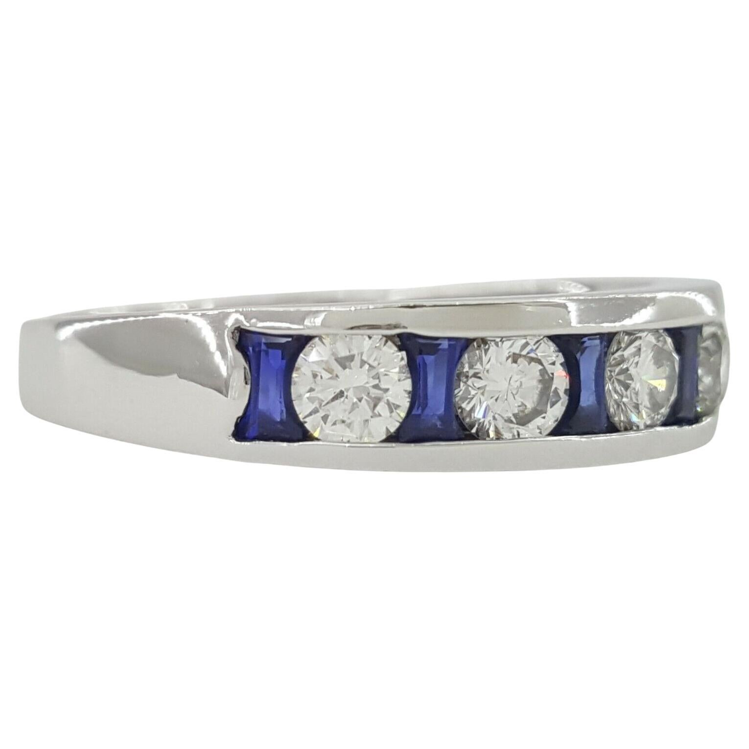 18K White Gold Round Cut Diamond & Blue Sapphire Wedding Band / Ring In Excellent Condition For Sale In Rome, IT