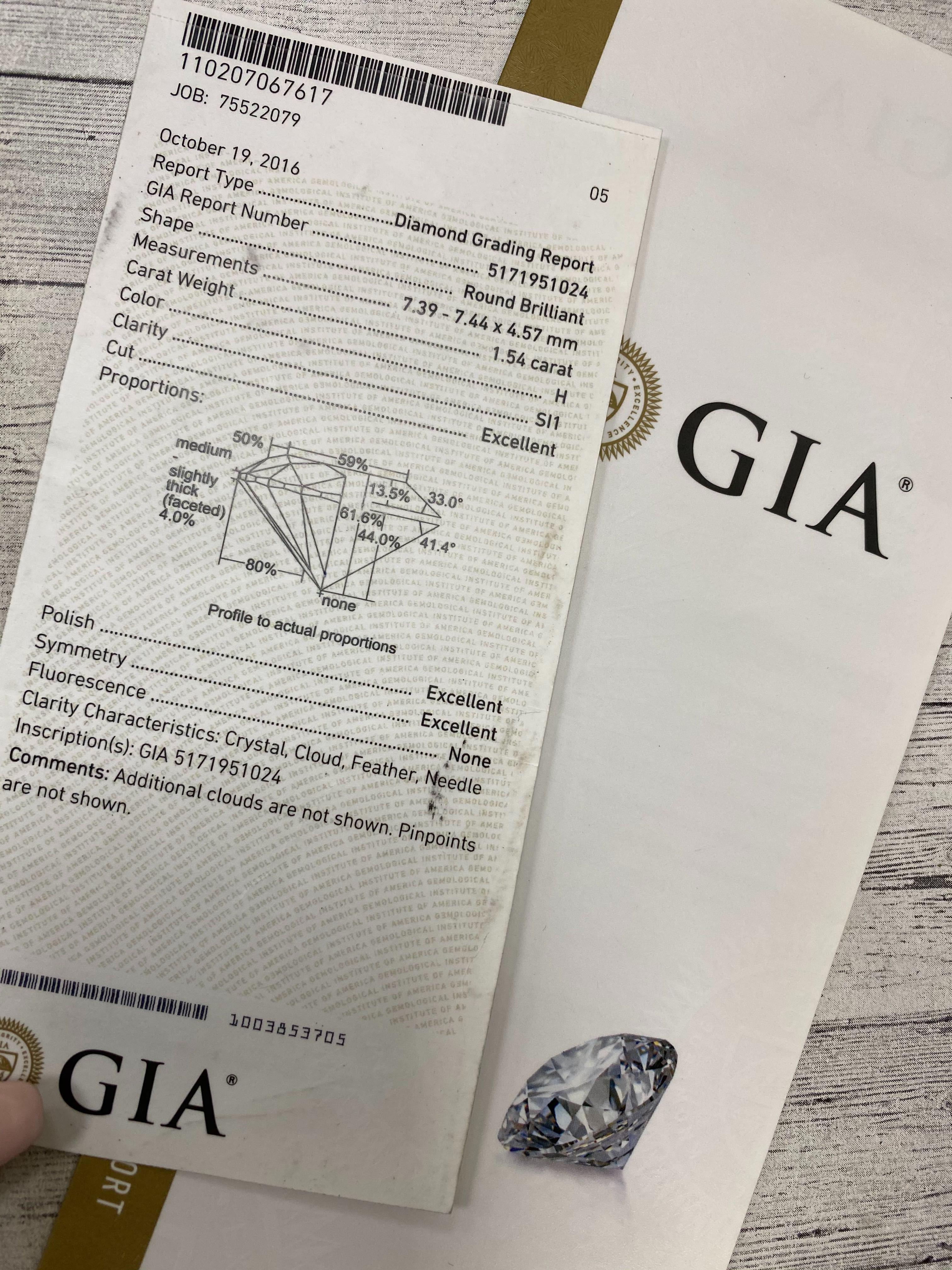 18 Karat White Gold Round Cut Diamond Engagement Ring 1.54 Carat In New Condition For Sale In New York, NY