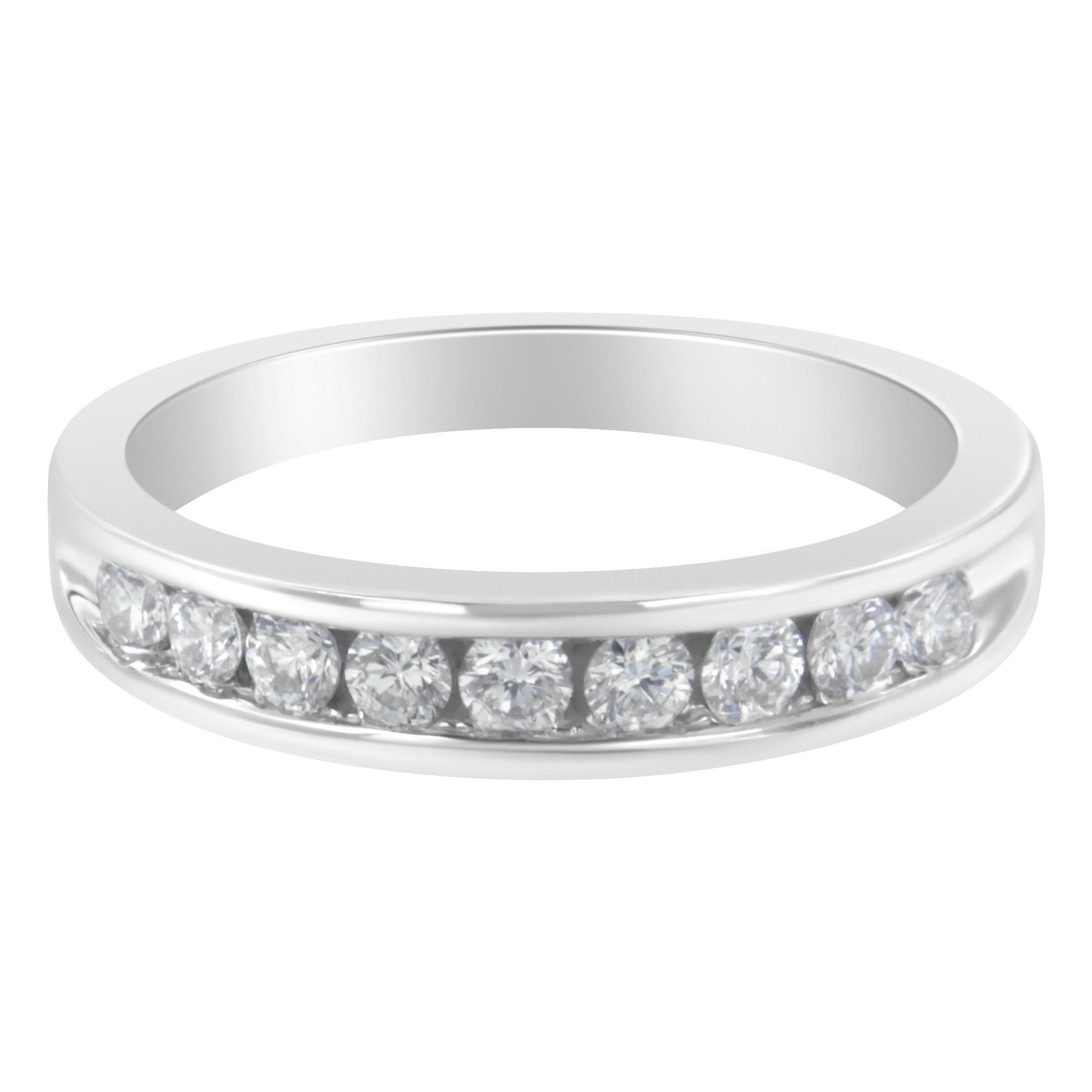 Modern 18K White Gold Round-Cut Diamond Ring (1/2 cttw, H-I Color, SI2-I1 Clarity) For Sale