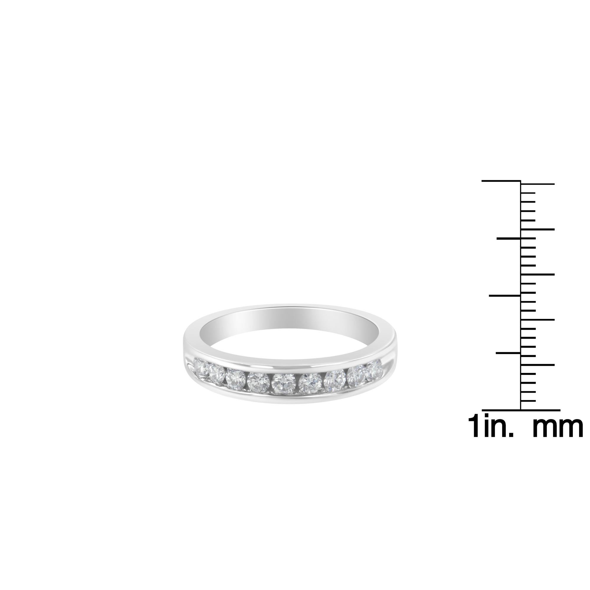 Round Cut 18K White Gold Round-Cut Diamond Ring (1/2 cttw, H-I Color, SI2-I1 Clarity) For Sale