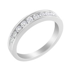 Anello con diamante rotondo in oro bianco 18K (1/2 cttw, colore H-I, purezza SI2-I1)